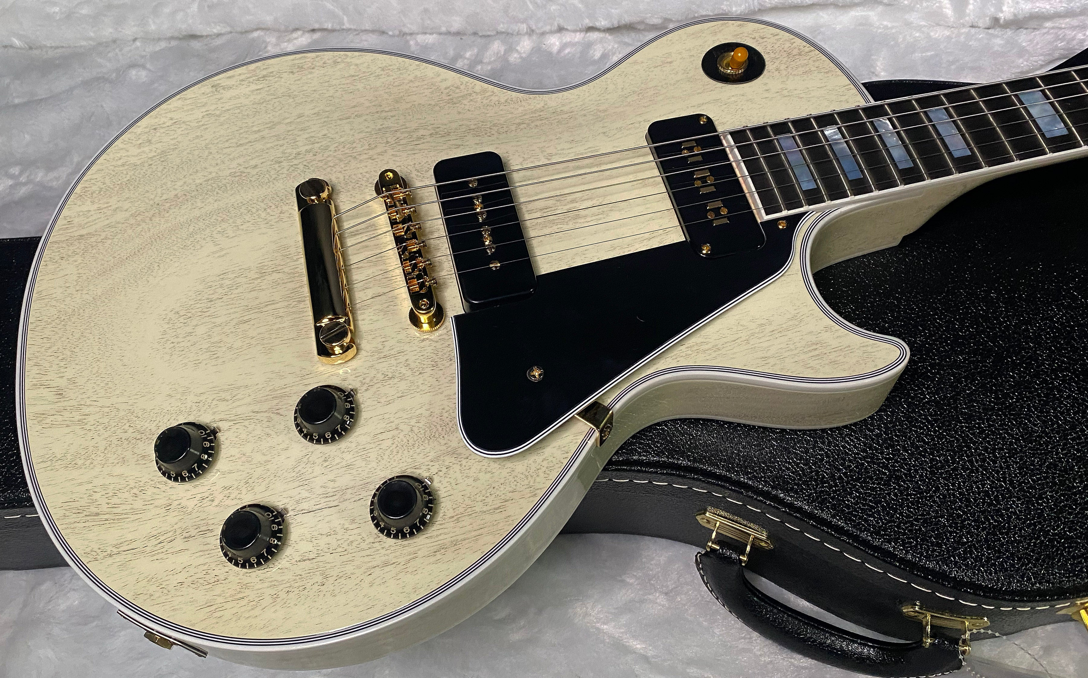 NEW ! Gibson Custom Shop Historic '54 Les Paul Custom Reissue Dealer Select - P-90's Staple Pick-Up - TV White - VOS - Authorized Dealer - Only 8.4 lbs - G07457