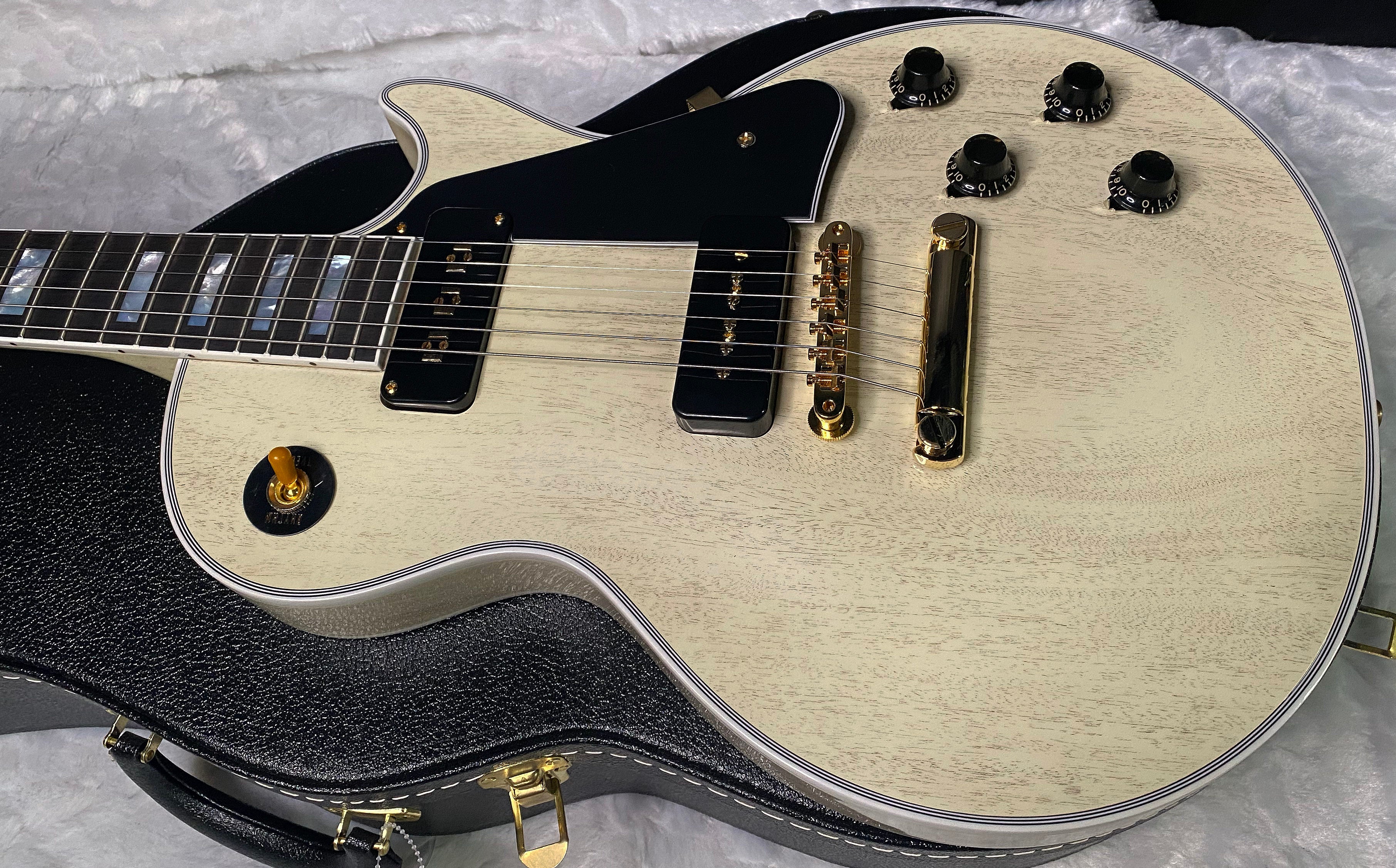 NEW ! Gibson Custom Shop Historic '54 Les Paul Custom Reissue Dealer Select - P-90's Staple Pick-Up - TV White - VOS - Authorized Dealer - Only 8.4 lbs - G07457