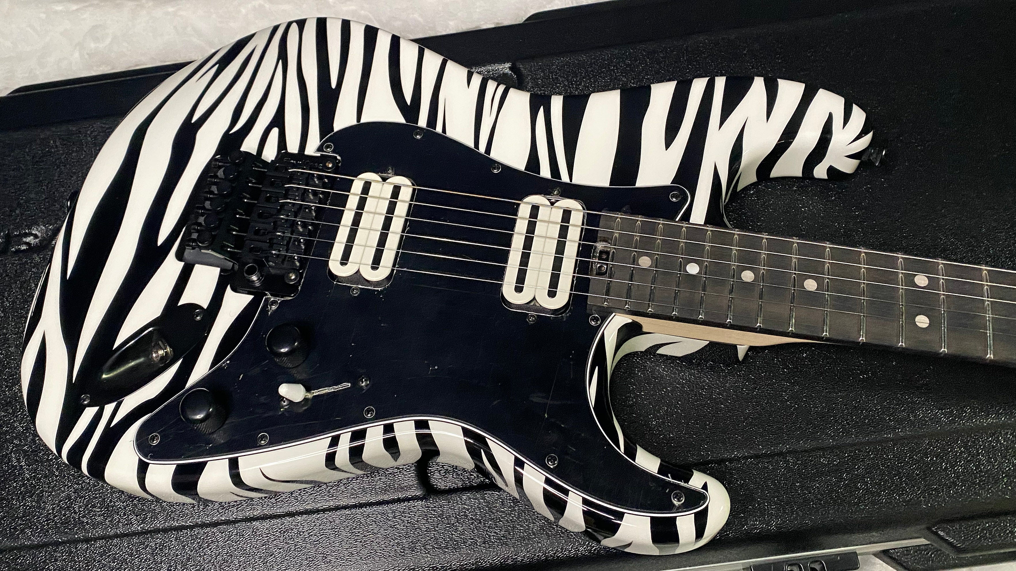 NEW !  Charvel USA Custom Shop Special Edition SO Ca - Hand Painted Zebra Graphic Finish by Dan Lawrence - 8.8lbs - Authorized Dealer - G07459
