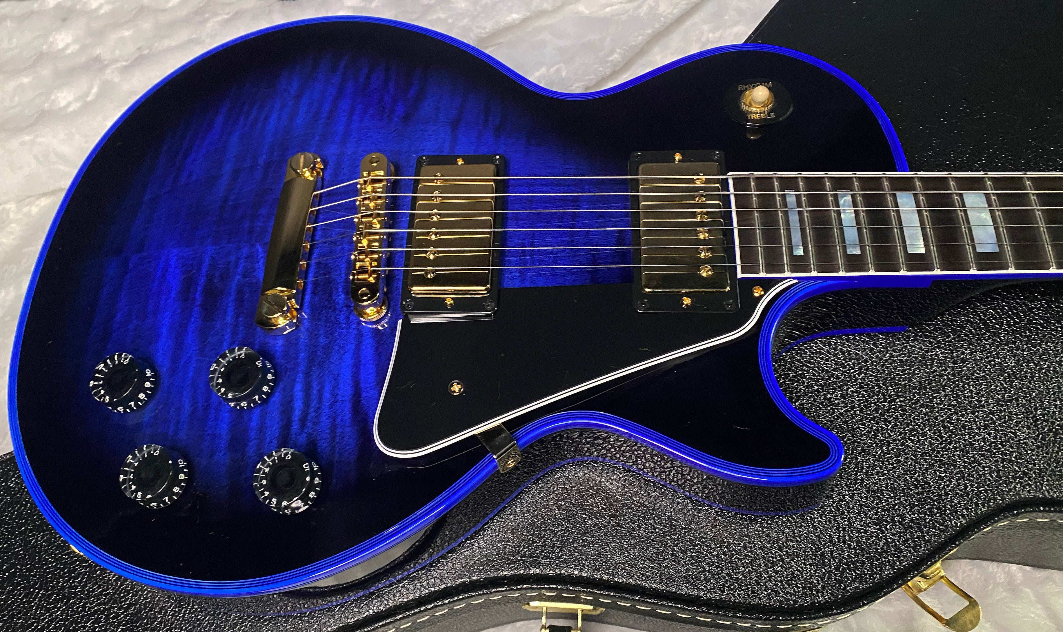 NEW! Gibson Dealer Select Custom Shop Les Paul Custom Blue Widow AAA Figured Flame Top - Authorized Dealer - 10.2lbs - G07460