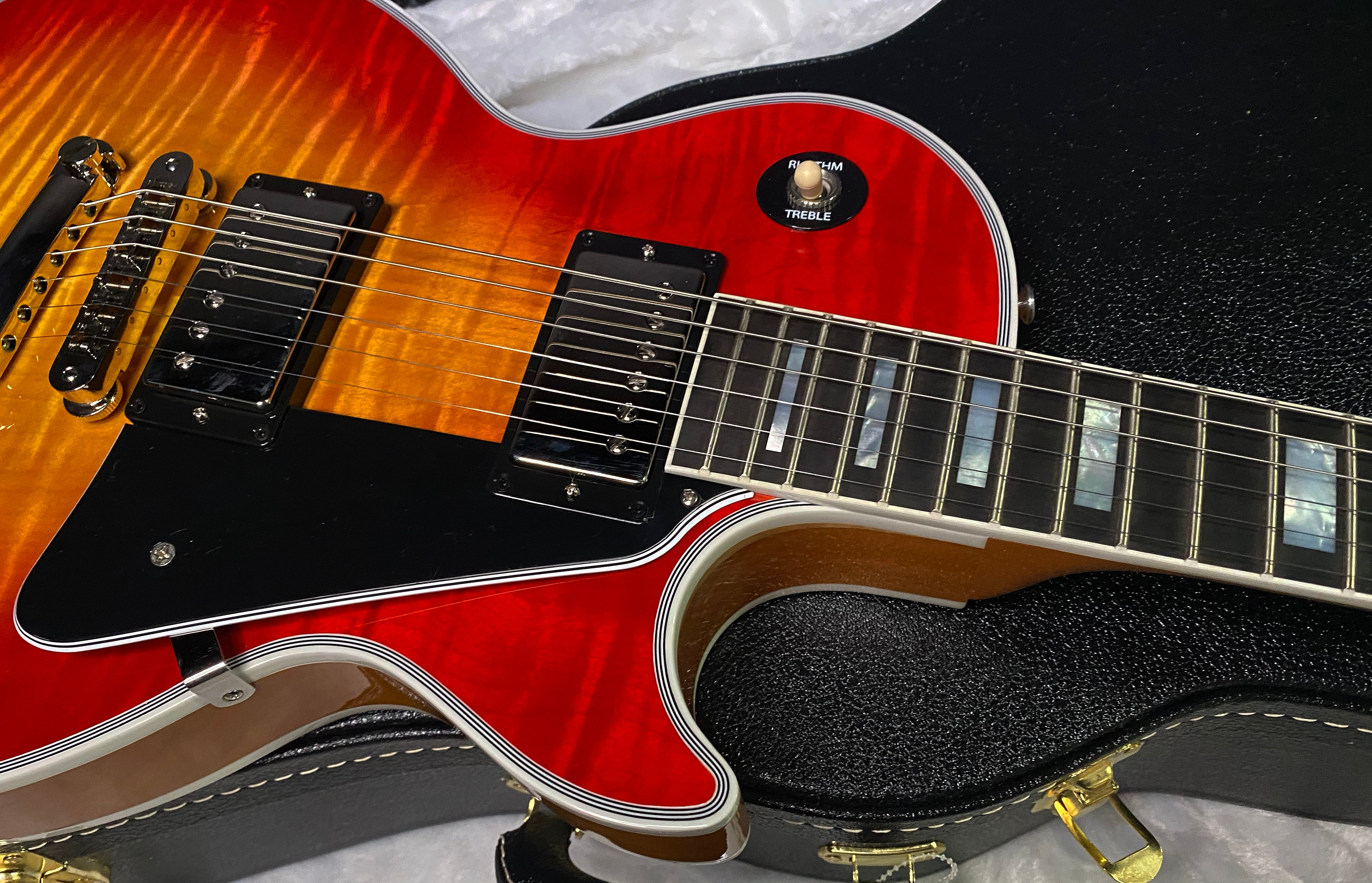 NEW! Gibson Dealer Select Custom Shop Les Paul Custom AAA Figured Top - Heritage Cherry Sunburst - Authorized Dealer - 8.8 lbs - G07452