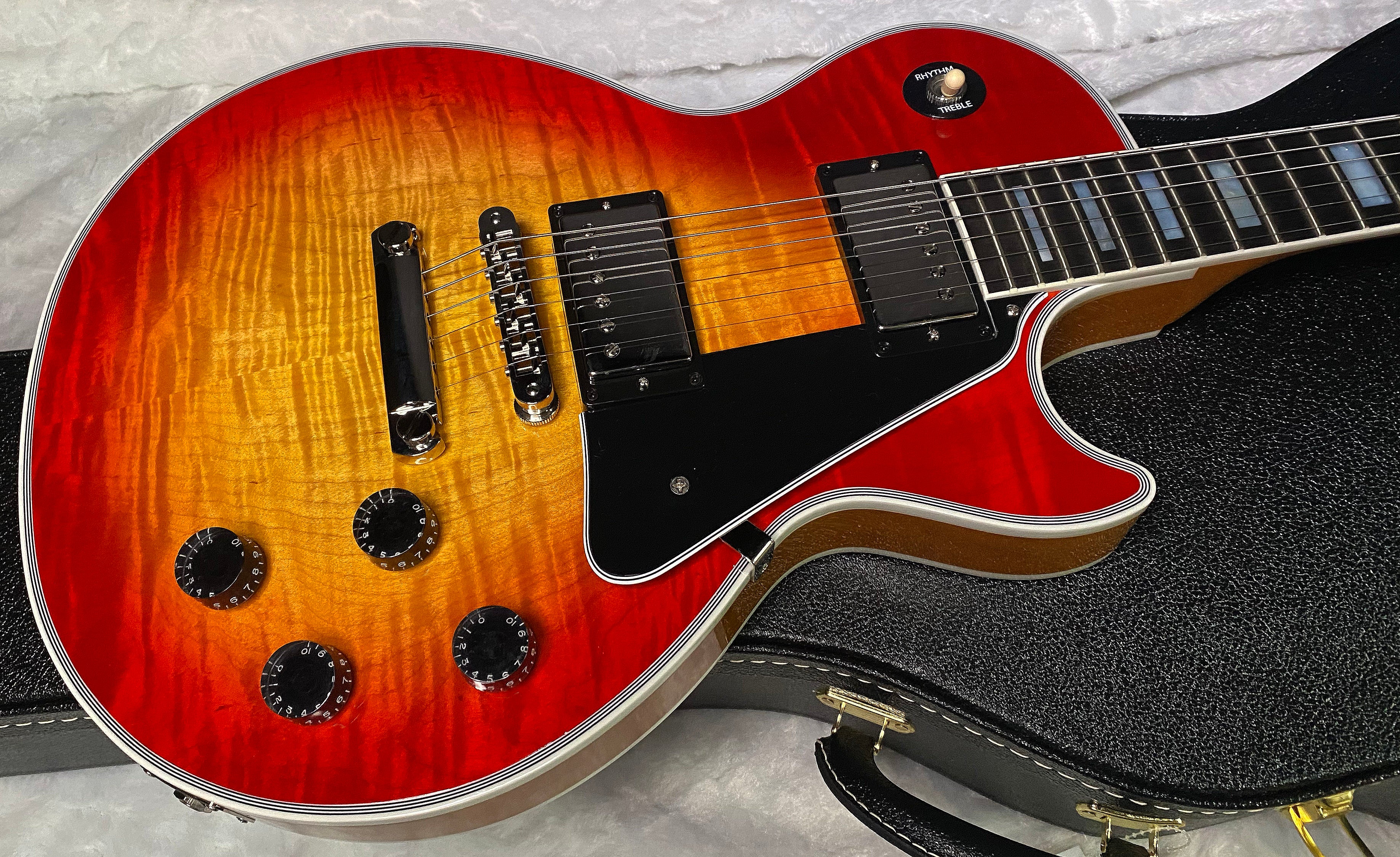 NEW! Gibson Dealer Select Custom Shop Les Paul Custom AAA Figured Top - Heritage Cherry Sunburst - Authorized Dealer - 8.8 lbs - G07452