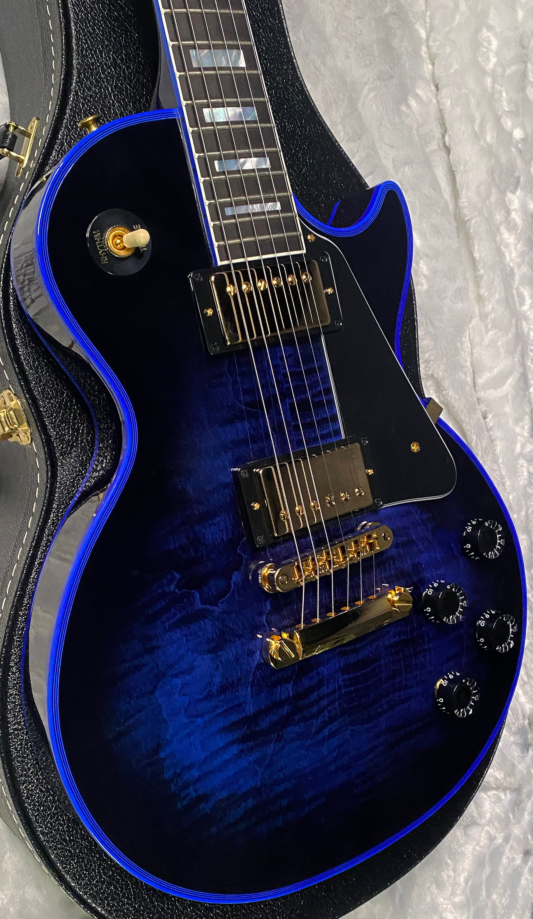 NEW! Gibson Dealer Select Custom Shop Les Paul Custom Blue Widow AAA Figured Flame Top - Authorized Dealer - 9.7 lbs - G07454