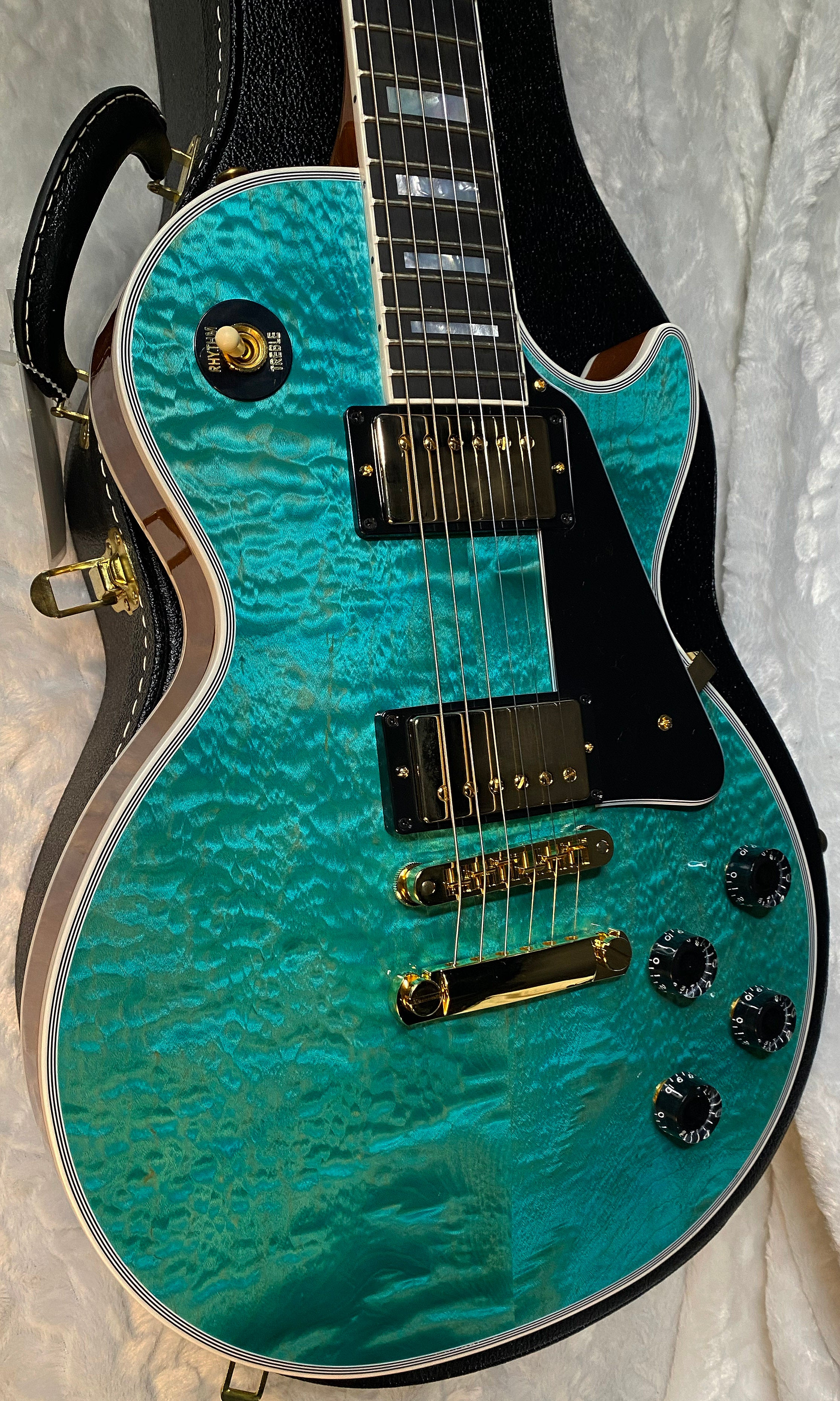 NEW! Gibson Dealer Select Custom Shop Les Paul Custom AAA Quilt Top - Aqua Blue - Authorized Dealer - WOW! 8.9 lbs - G06011