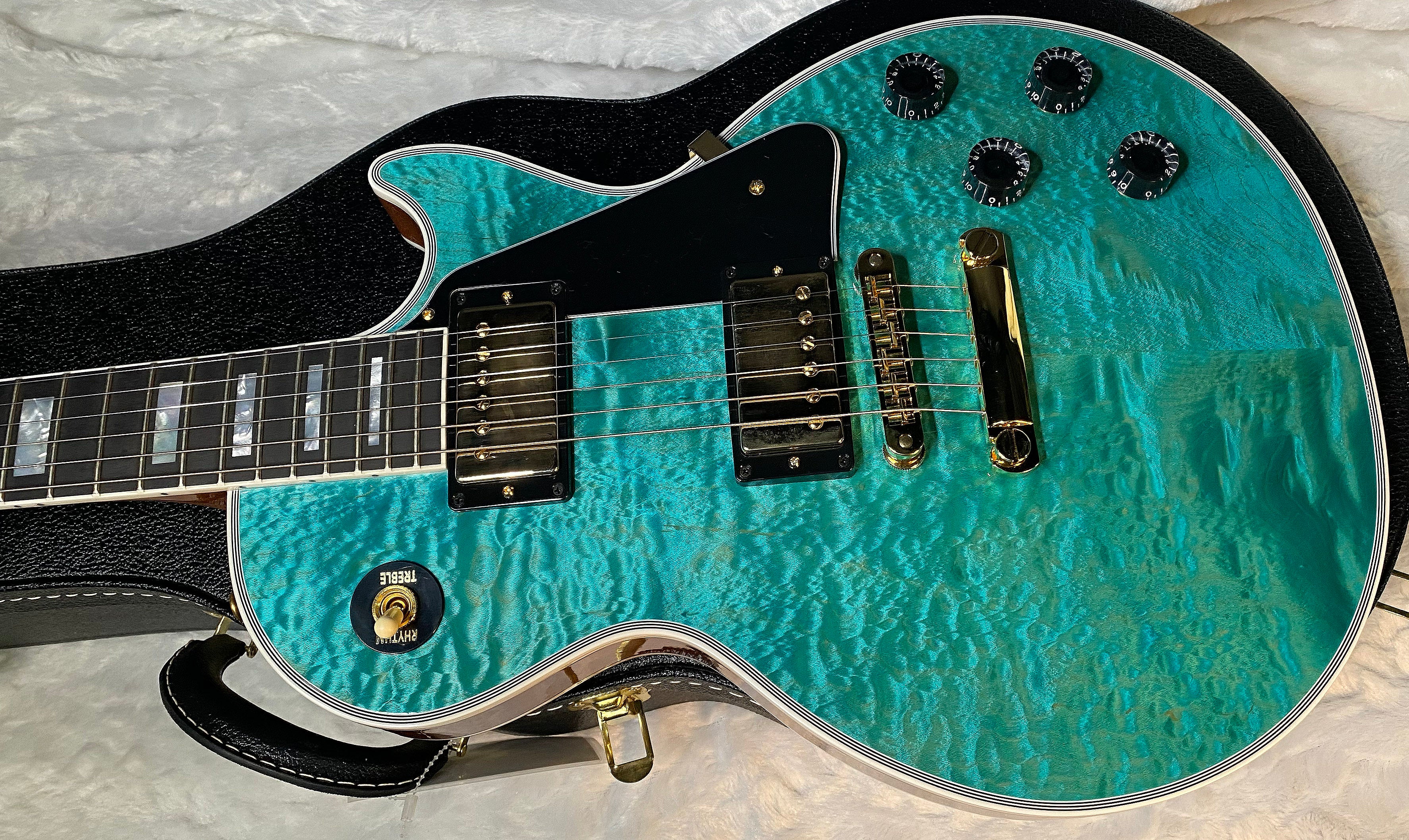 NEW! Gibson Dealer Select Custom Shop Les Paul Custom AAA Quilt Top - Aqua Blue - Authorized Dealer - WOW! 8.9 lbs - G06011