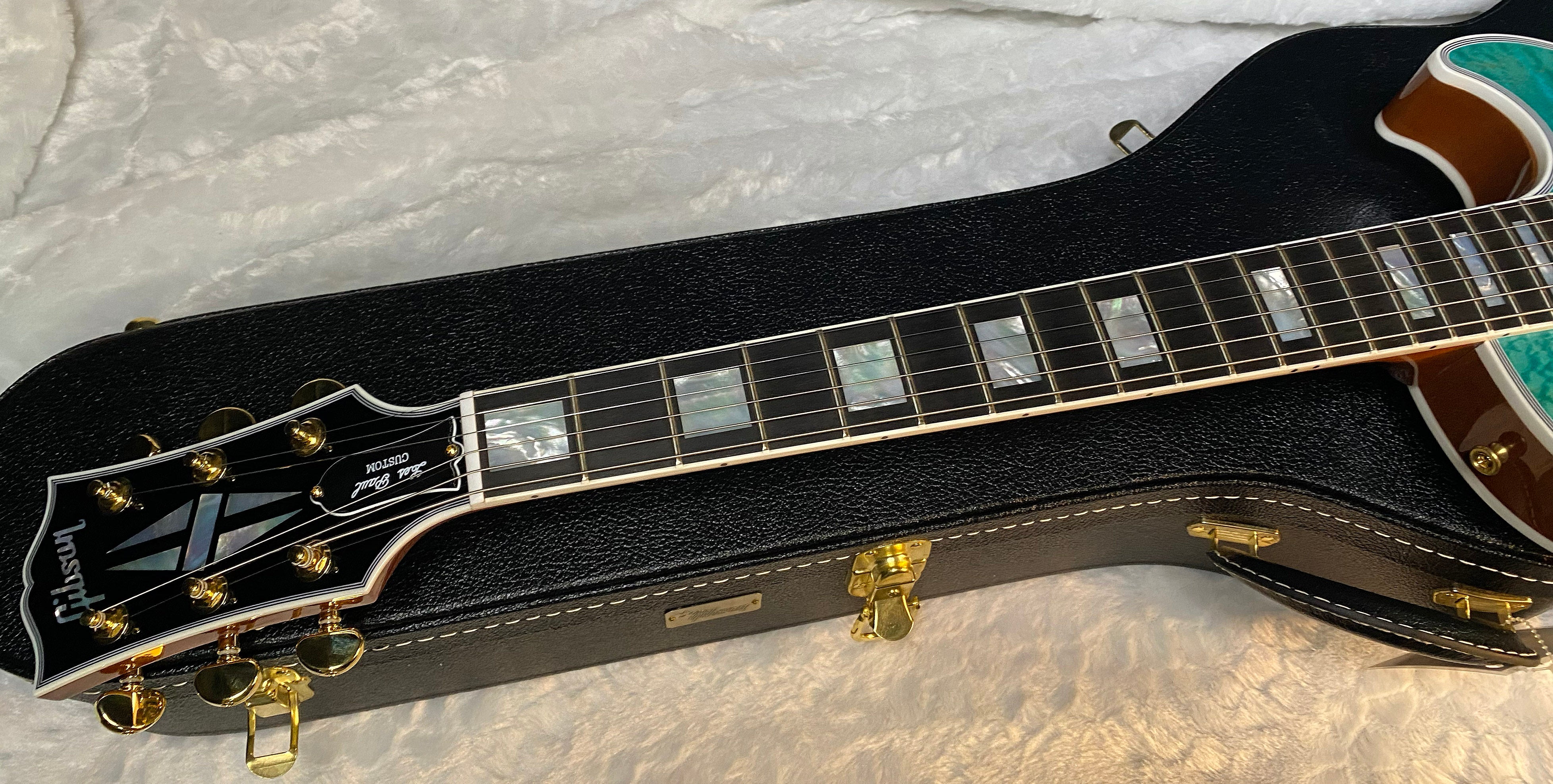 NEW! Gibson Dealer Select Custom Shop Les Paul Custom AAA Quilt Top - Aqua Blue - Authorized Dealer - WOW! 8.9 lbs - G06011