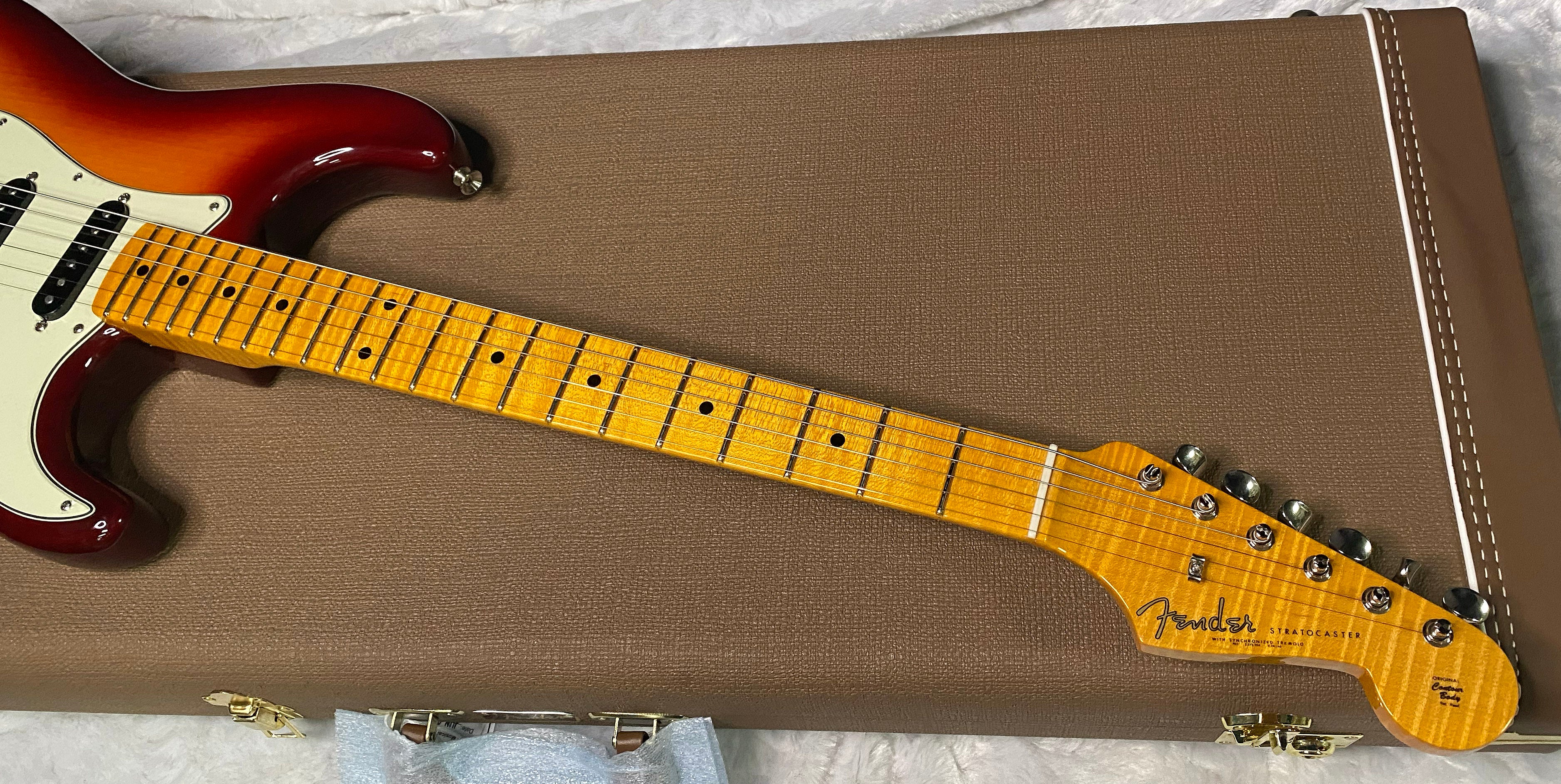 NEW ! Fender Custom Shop ' 62 Stratocaster Bizarre Guitar Exclusive Flamethrower - NOS - Super Limited Edition - Aged Cherry Sunburst - Ash - AAAA Flamed Maple Neck - Authorized Dealer - ONLY 7.1 lbs! - G07479