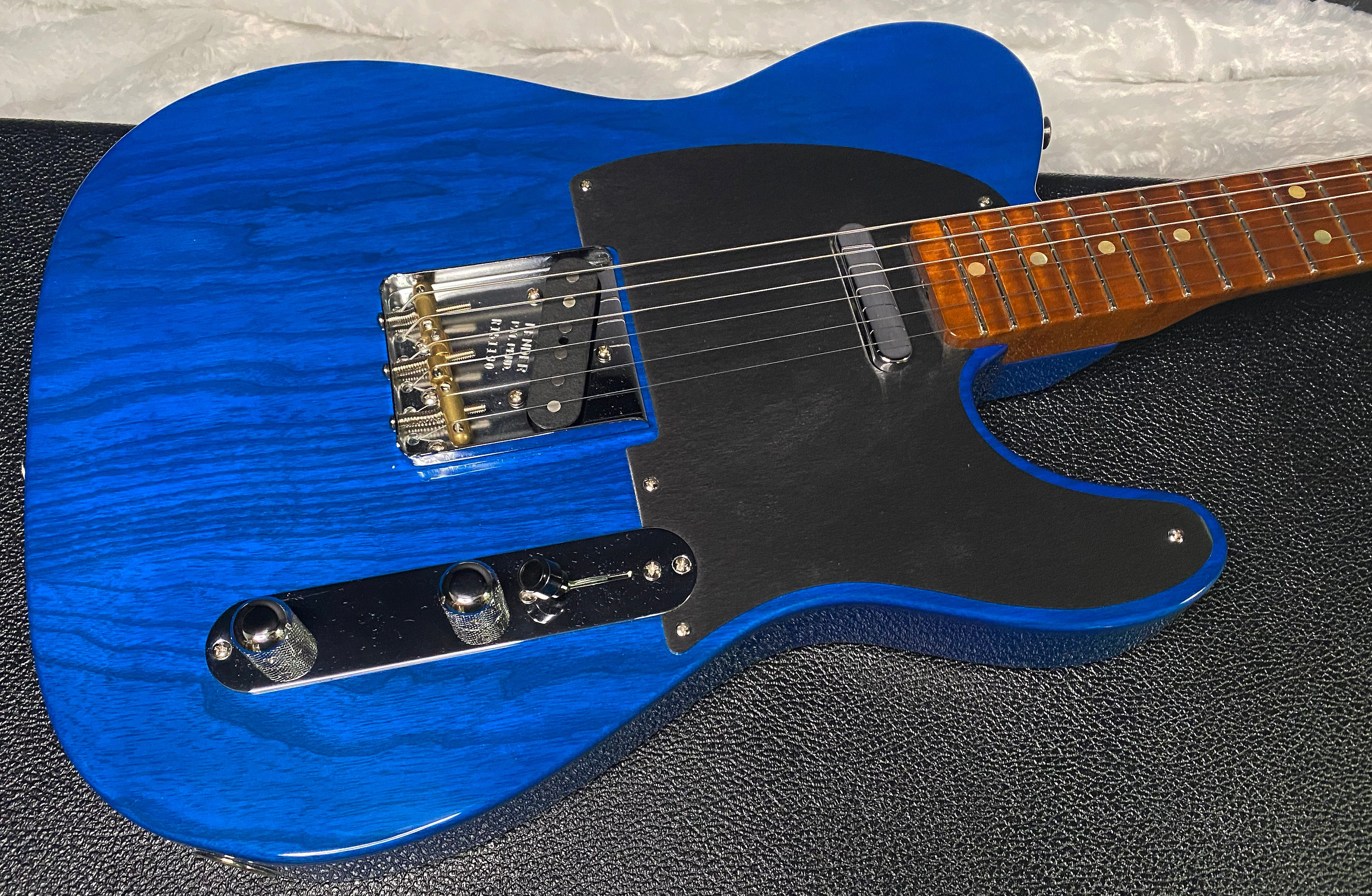 NEW ! Fender American Custom Telecaster NOS - 1-Piece Roasted AAA Flame Maple Neck Fingerboard - Sapphire Blue Transparent - Authorized Dealer - 7.4 lbs - G07467