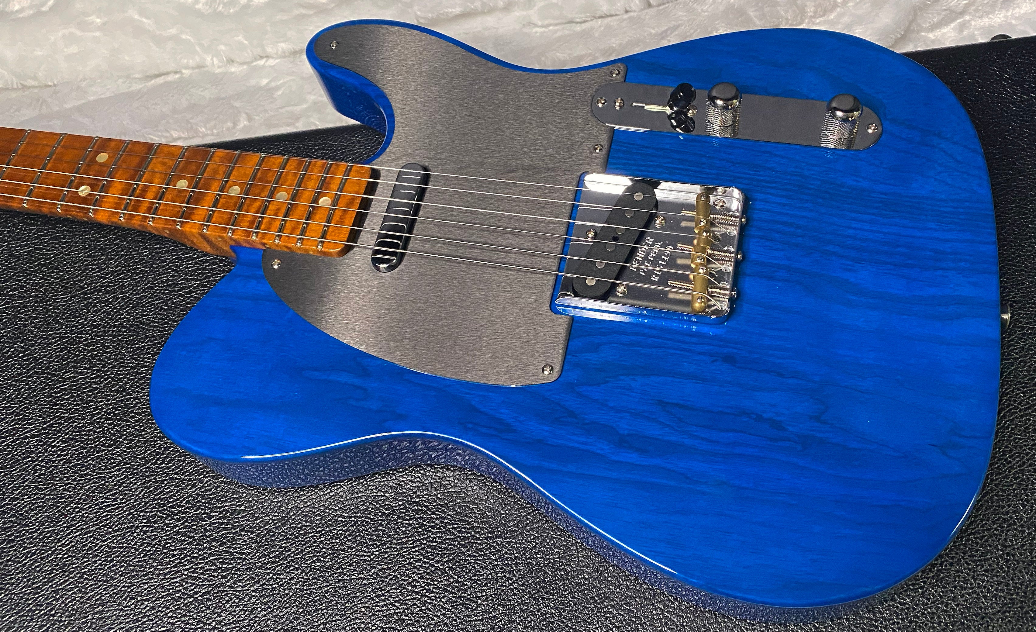 NEW ! Fender American Custom Telecaster NOS - 1-Piece Roasted AAA Flame Maple Neck Fingerboard - Sapphire Blue Transparent - Authorized Dealer - 7.4 lbs - G07467