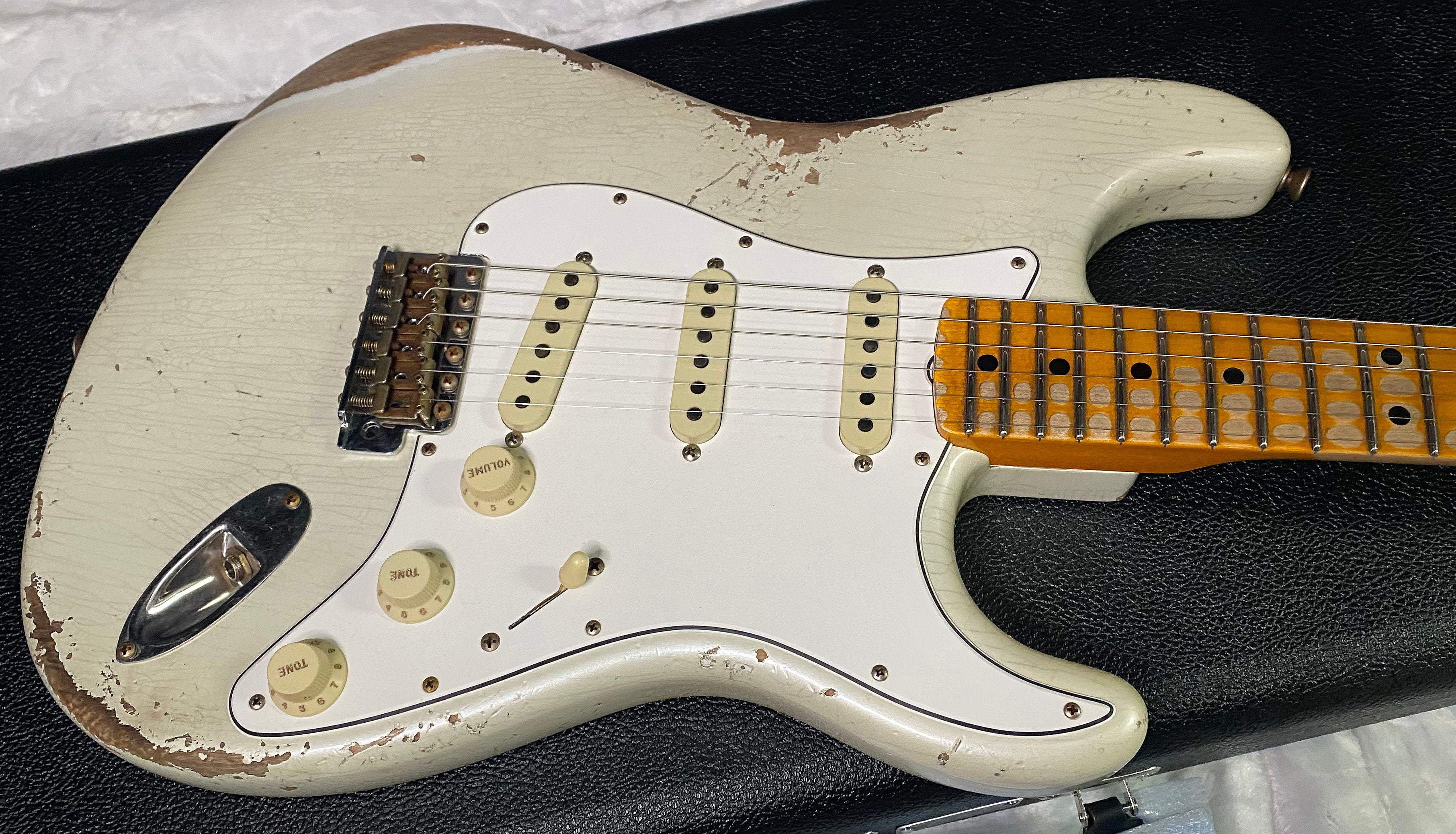 NEW! Fender Custom Shop Special Run '69 Stratocaster Heavy Relic - Handwound P/U's - Aged Frost White Pearl - Reverse Headstock - 8.2lbs - Authorized Dealer - SUPER RARE! G07468
