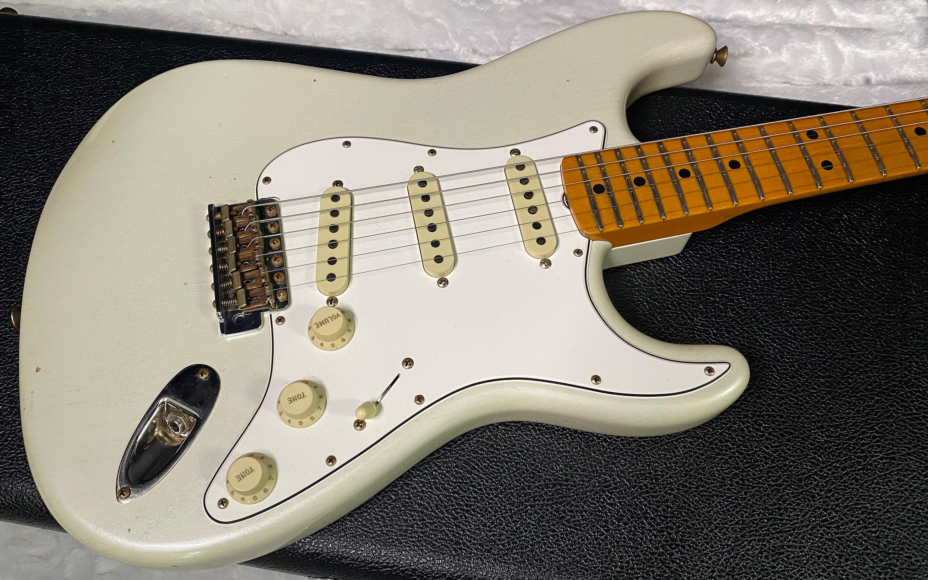 NEW! Fender Custom Shop Special Run '69 Stratocaster Journeyman Relic - Handwound P/U's - Aged Frost White Pearl - Reverse Headstock - 8lbs - Authorized Dealer - SUPER RARE! G07472