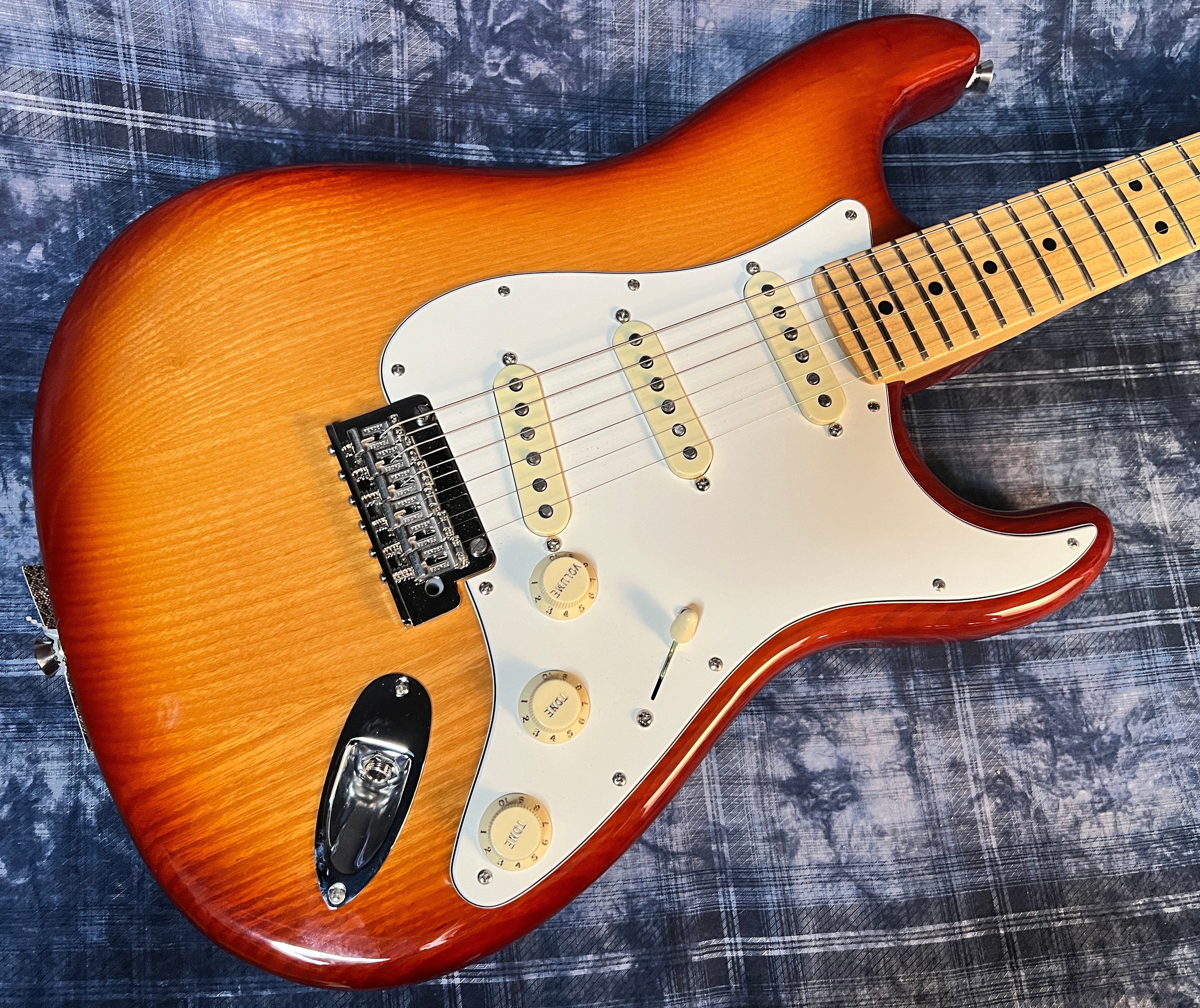 Fender American Professional Stratocaster - Sienna Sunburst - G02505 -Authorized Dealer