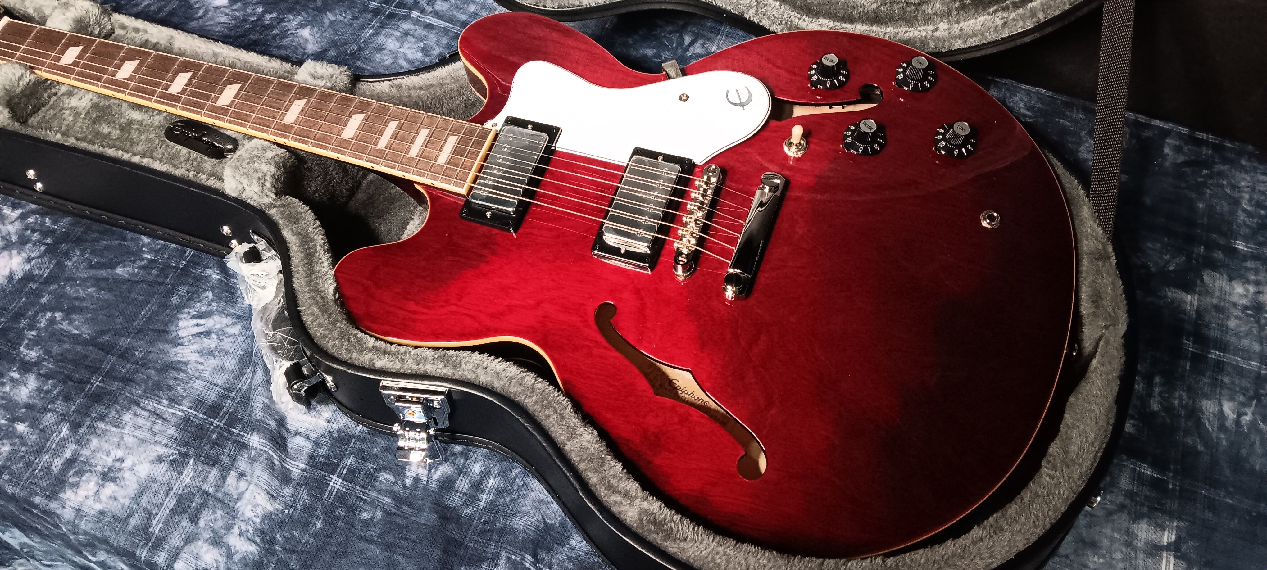 Brand New! Epiphone Epiphone Noel Gallagher Riviera Semi-hollow Electric Guitar - Dark Red Wine 2023 - Dark Red Wine - 8.7 lbs - Authorized Dealer - G02174