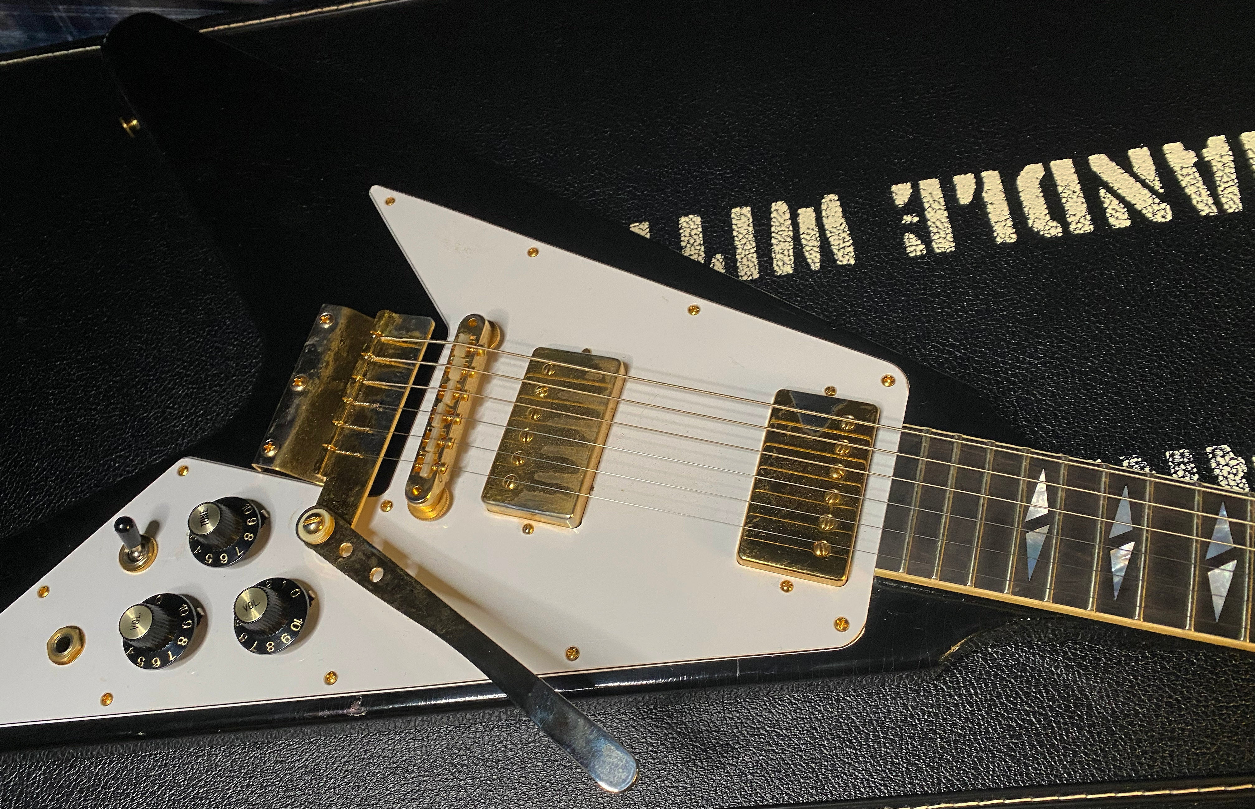 MINT ! 2020 Gibson Custom Shop Jimi Hendrix Signature '69 Flying V Reissue 045 of 125 - Owned & Play by Frank Hannon Tesla