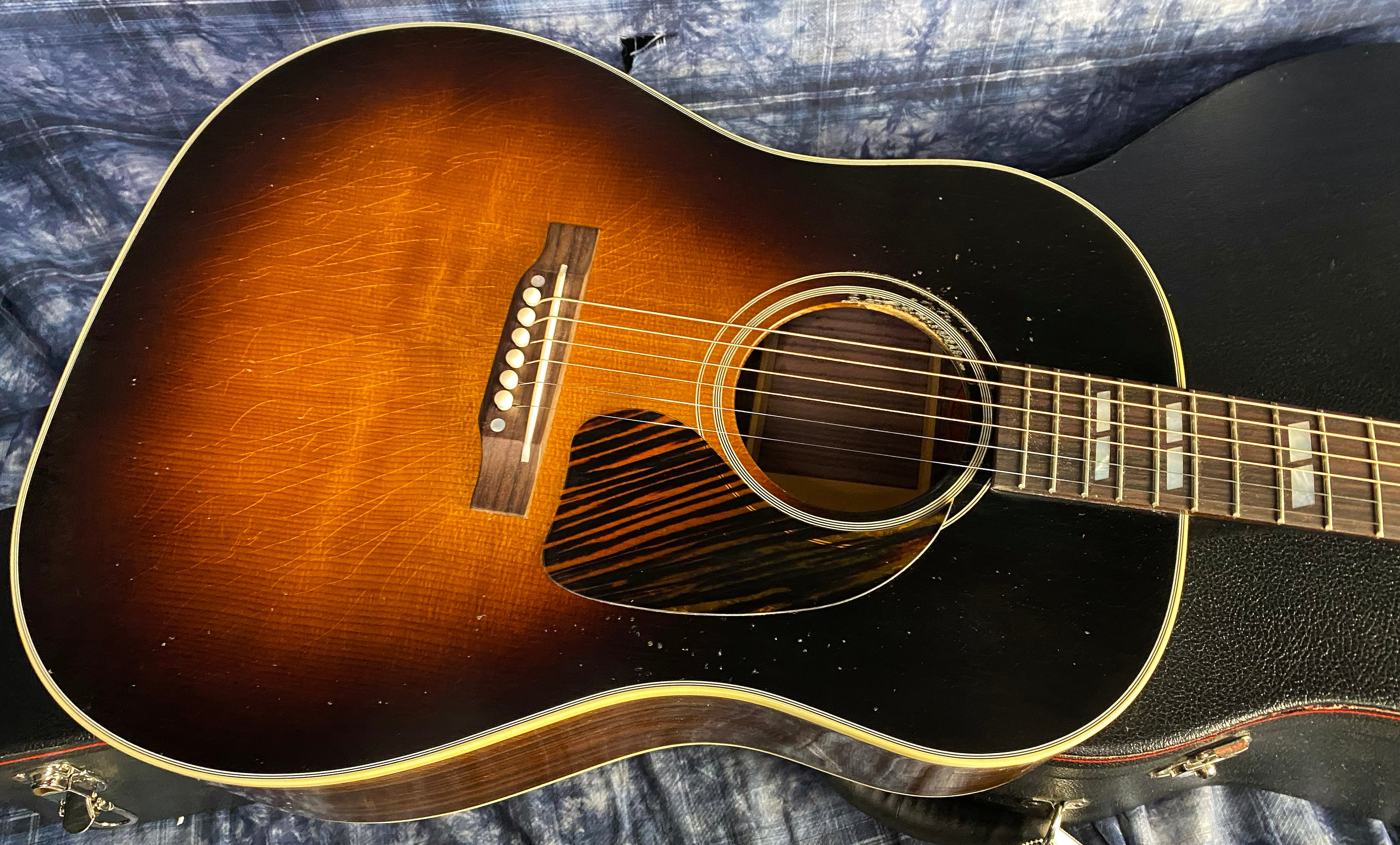 NEW! 2024 Gibson Acoustic 1942 Banner Southern Jumbo Murphy Lab Light Aged Acoustic Guitar - Vintage Sunburst - Authorized Dealer - 4.55lbs - G02874