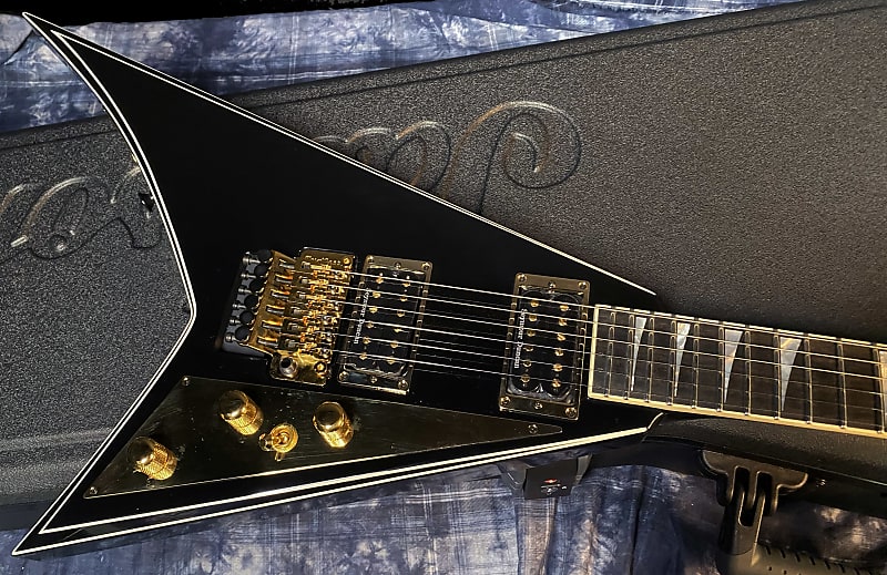 NEW ! 2024 Jackson Custom Shop Randy Rhoads RR1 Ebony Board - Black with White Pinstripes - Gold Hardware - 8.4lbs - Authorized Dealer - ULTRA RARE - G03597