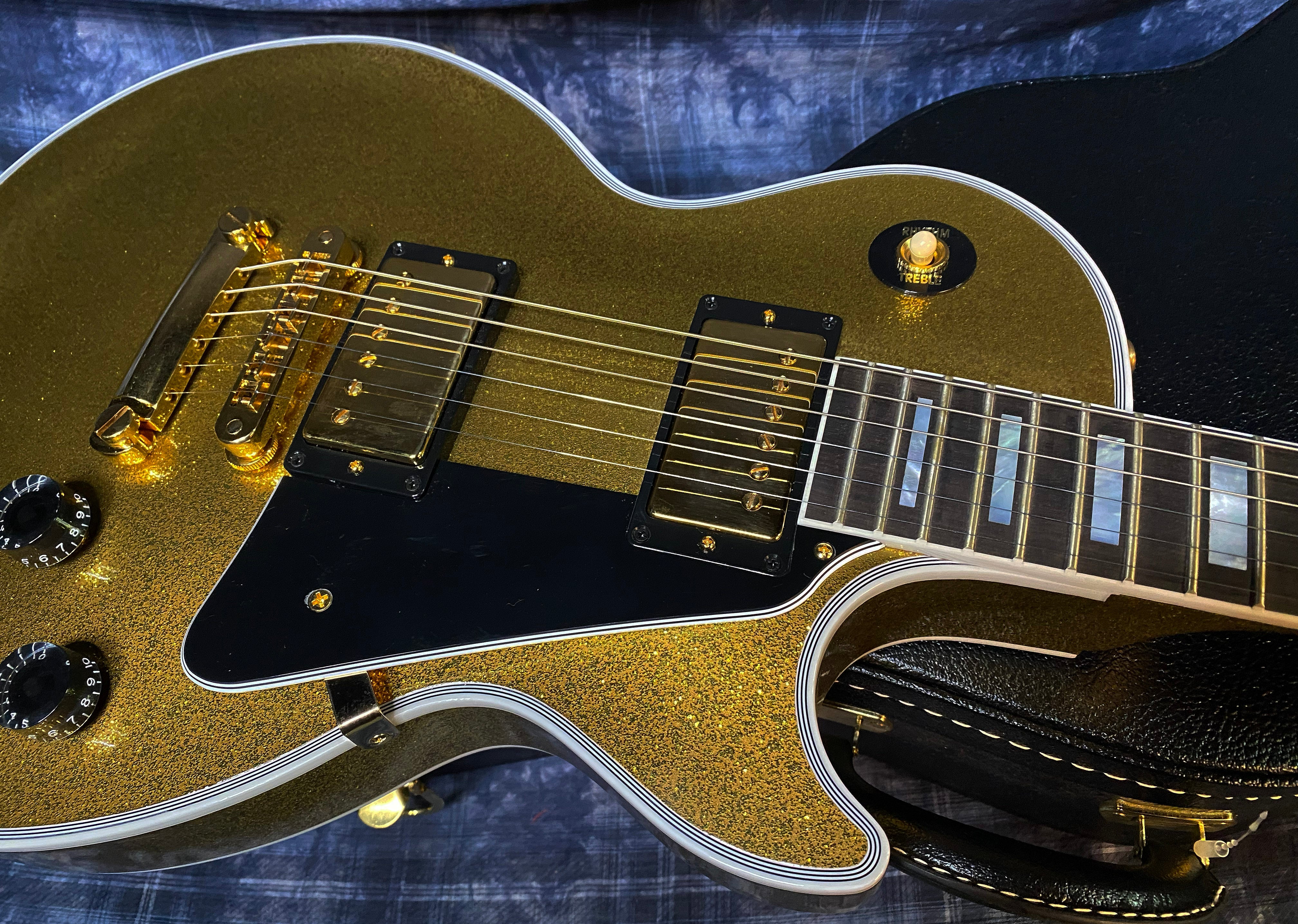 NEW! 2024 Gibson Dealer Select Custom Ordered Custom Shop Les Paul Custom - Large Flake Gold Sparkle - Authorized Dealer - 10.1 lbs - G03861