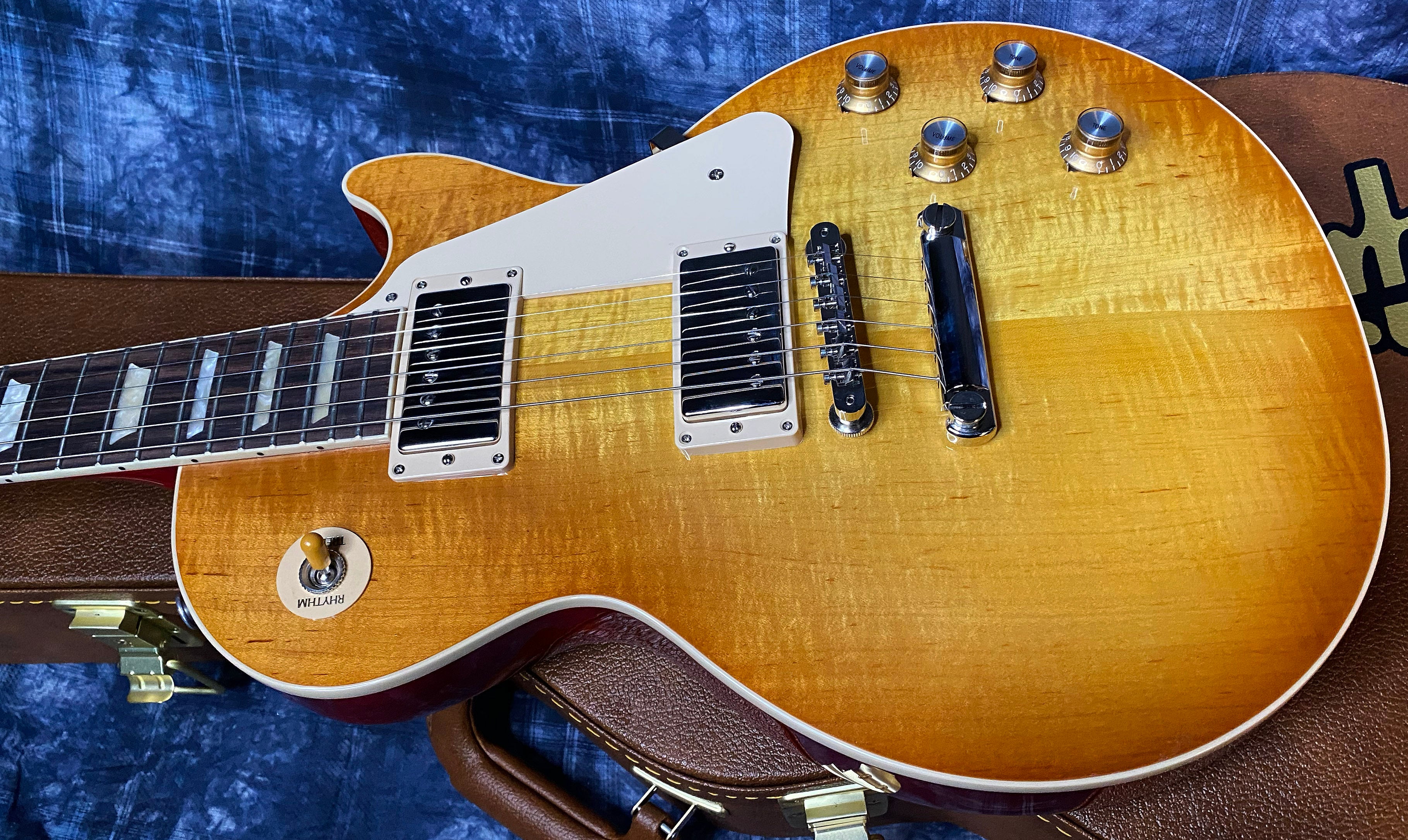 BRAND NEW ! 2024 Gibson Les Paul Standard '60s Unburst - Only 8.5 lbs! - Authorized Dealer - G04239