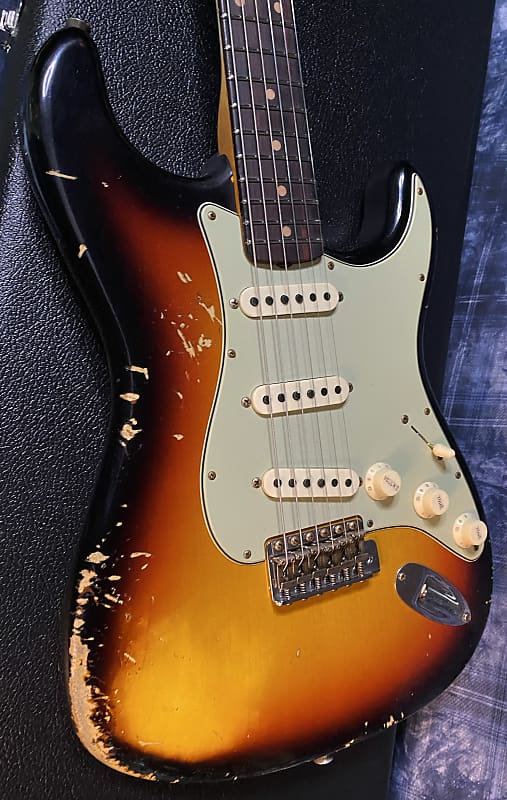 NEW ! 2024 Fender Custom Shop 1960 Stratocaster Heavy Relic Electric Guitar - Aged Sunburst - Authorized Dealer - 7.9 lbs - G04091