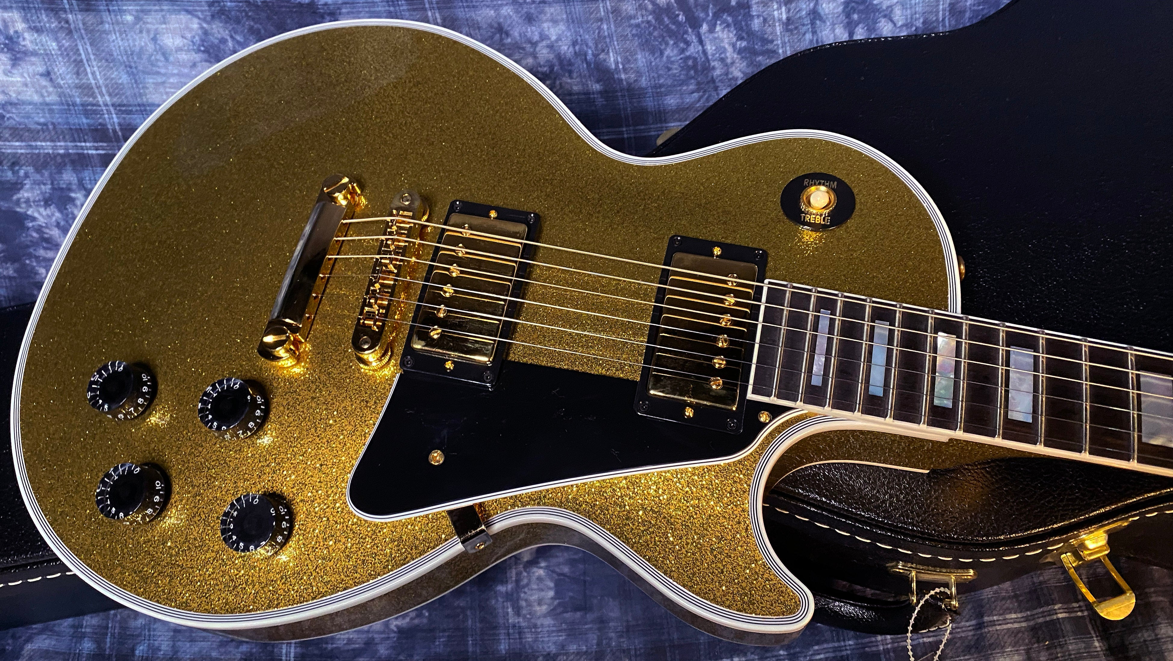 NEW! 2024 Gibson Dealer Select Custom Ordered Custom Shop Les Paul Custom - Large Flake Gold Sparkle - Authorized Dealer - 9.9 lbs - G03340 - Minor Blem - SAVE!