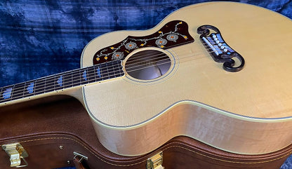 BRAND NEW ! 2024 Gibson SJ-200 J-200 Original Antique Natural - 4.9 lbs - Authorized Dealer - Beautifully Flamed Back & Neck! G03910