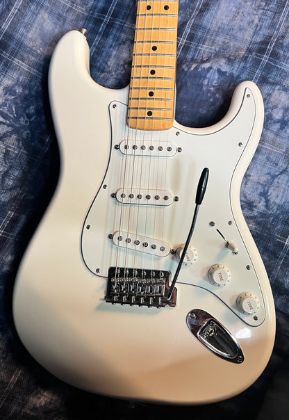 Fender Player Stratocaster 2010 - White - Authorized Dealer