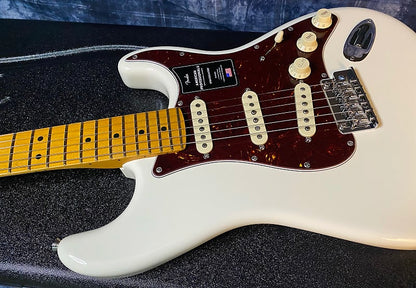 NEW! 2024 Fender American Pro II Stratocaster - Olympic White - Authorized Dealer - 7.65 lbs - G04083