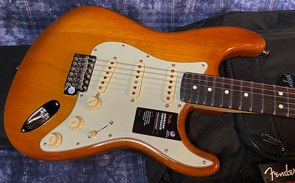 NEW ! 2024 Fender American Performer Stratocaster - Honey Burst - Authorized Dealer - Gig Bag - 7.6lbs - G04264