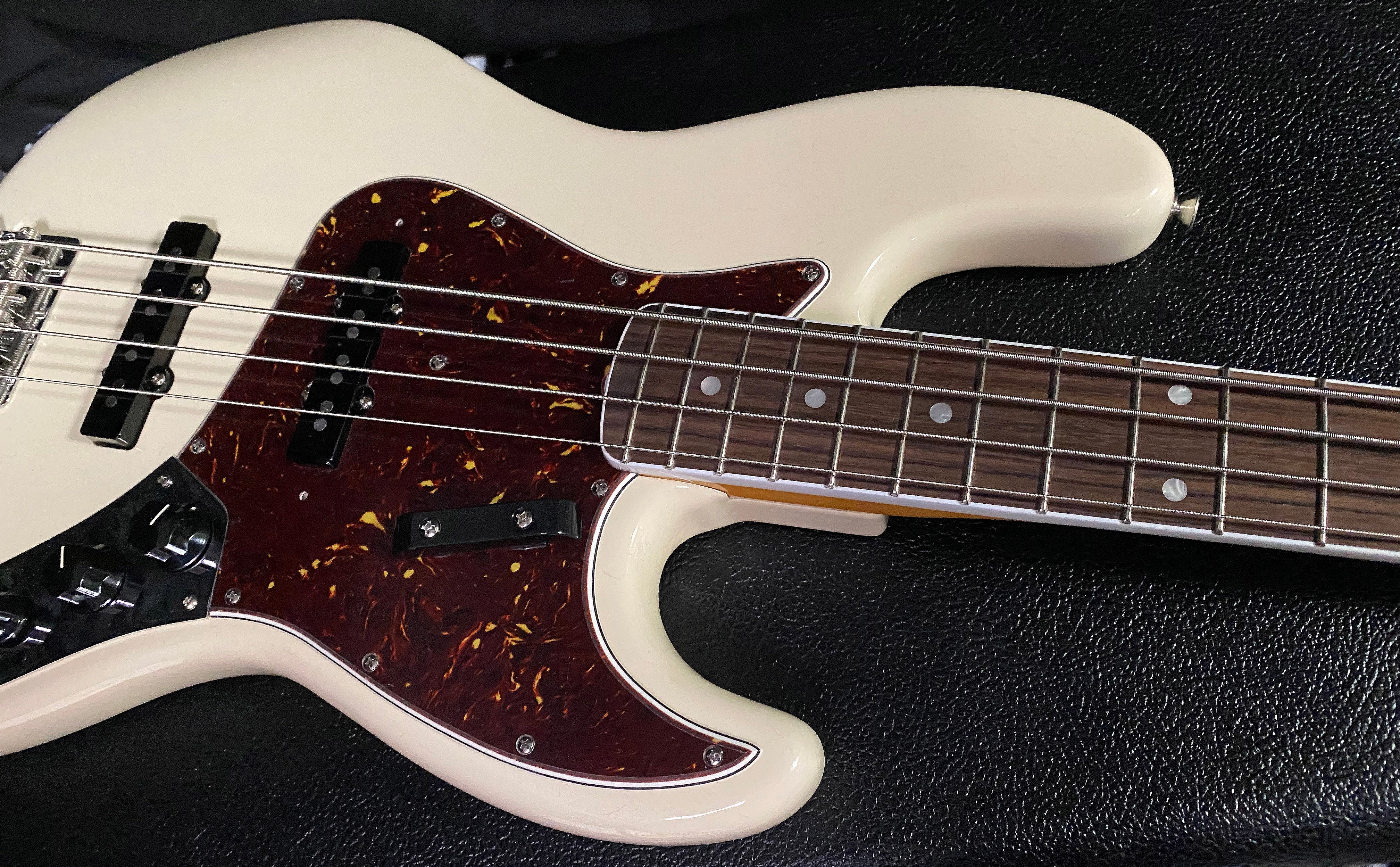 OPE BOX ! 2023 American Vintage II 1966 Jazz Bass - Olympic White - Authorized Dealer In-Stock! Only 9lbs - G01199