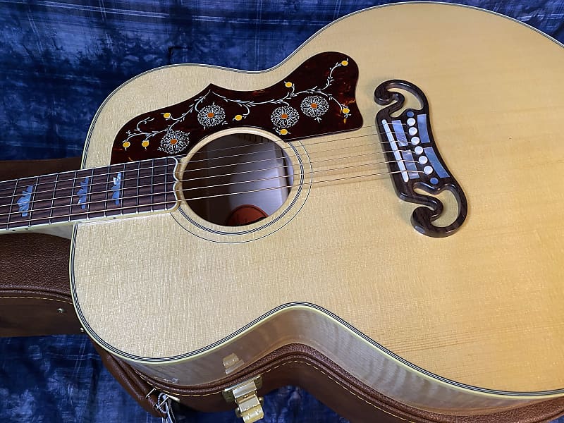 BRAND NEW ! 2024 Gibson SJ-200 J-200 Original Antique Natural 4.75 lbs - Authorized Dealer - Beautifully Flamed Back & Neck! G03907