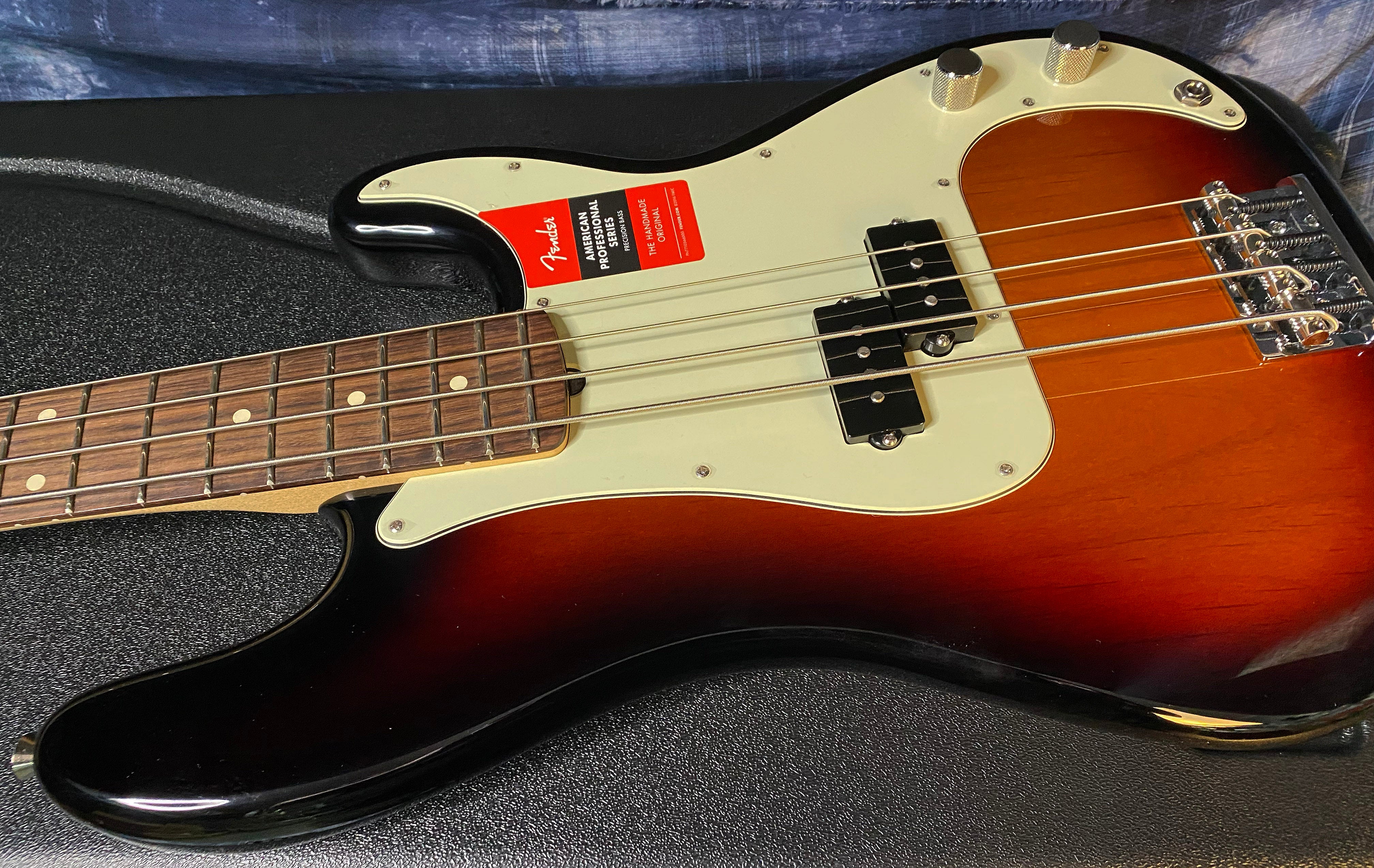 NEW OLD STOCK ! 2017 Fender American Professional Series Precision Bass - Sunburst - Authorized Dealer - Serial #17111899 - From our Vault