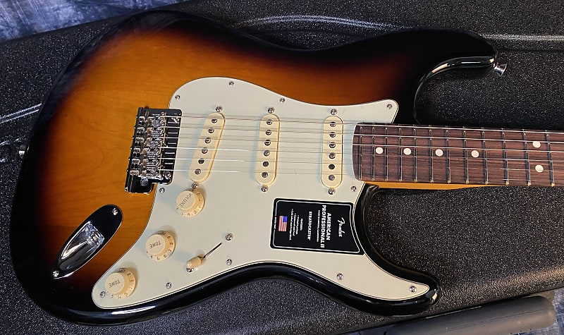 NEW ! 2024 Fender American Professional II Stratocaster - Rosewood Fingerboard - 2-Color Sunburst - 7.65lbs - Authorized Dealer - G04085