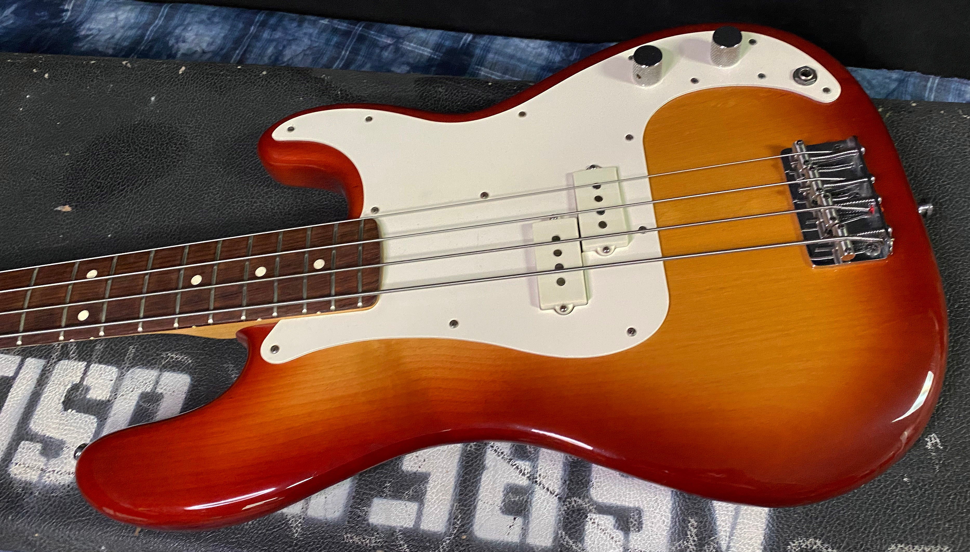 1983 Fender USA Precision Bass - Sienna Sunburst - 9.1lbs! Hardshell Case - From Our Vault!