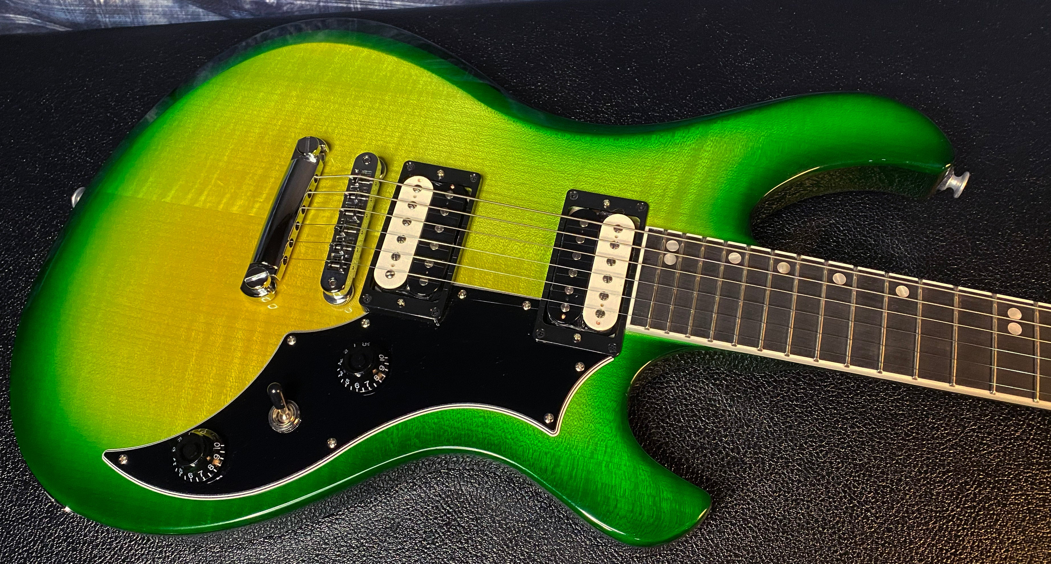 NEW! 2024 Gibson Victory Figured Top Electric Guitar - Iguana Burst - Authorized Dealer - 7lbs - G03569