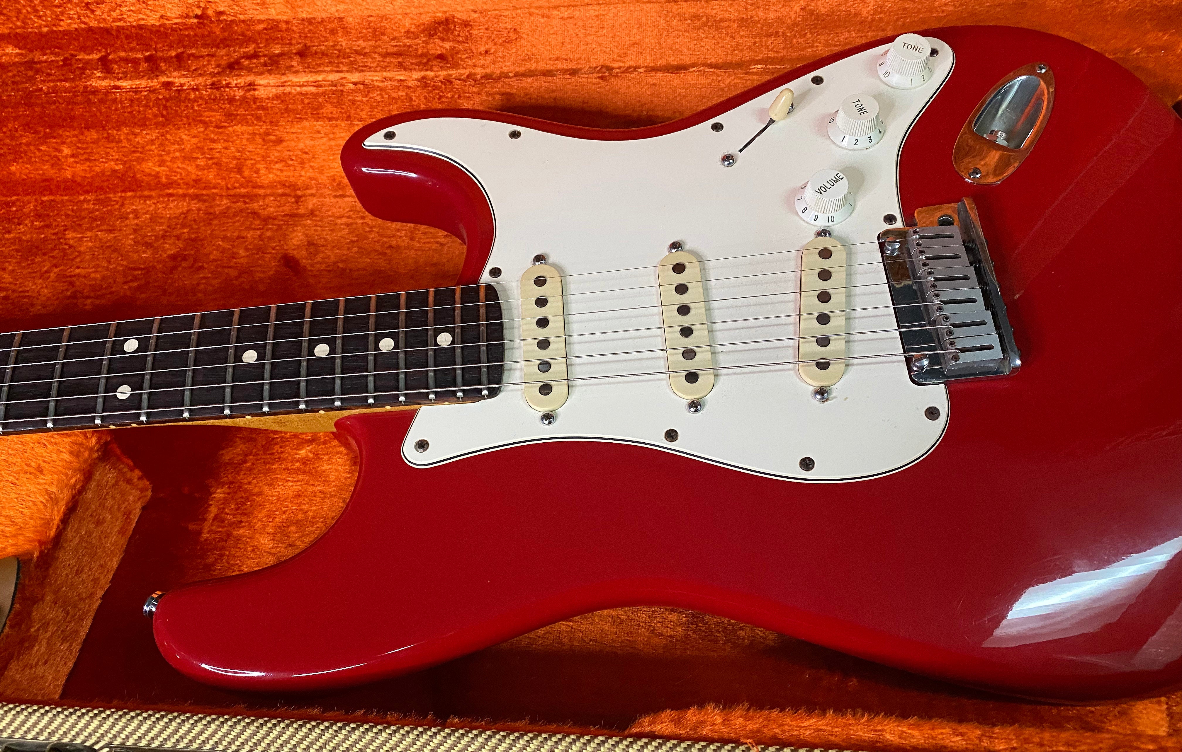 Vintage 1980's Fender USA Stratocaster - Dakota Red - 100% stock - Traded in from the original owner - 8.2 lbs - From our Vault! Serial # E426198