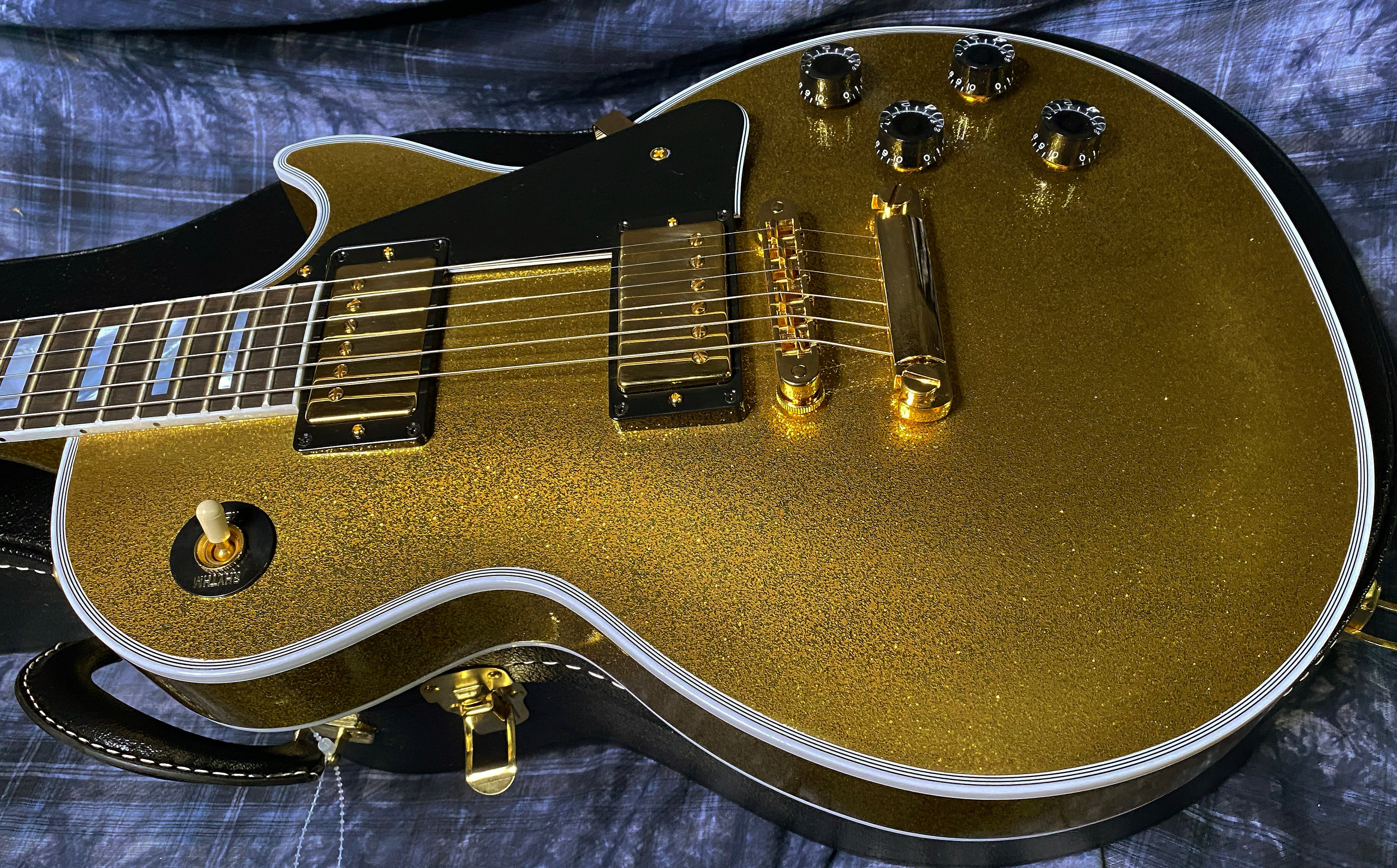 NEW! 2024 Gibson Dealer Select Custom Ordered Custom Shop Les Paul Custom - Large Flake Gold Sparkle - Authorized Dealer - 10.1 lbs - G03861