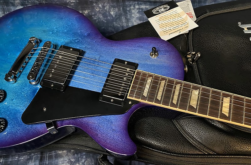 NEW! 2024 Gibson Les Paul Studio - Blueberry Burst - Authorized Dealer - Only 8.5lbs - G03997