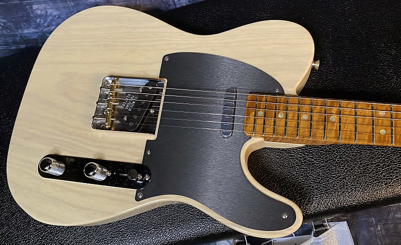 NEW ! 2024 Fender American Custom Telecaster NOS - 1-Piece Roasted AAA Flame Maple Neck Fingerboard - Honey Blonde - Authorized Dealer - 7.4 lbs - G03623