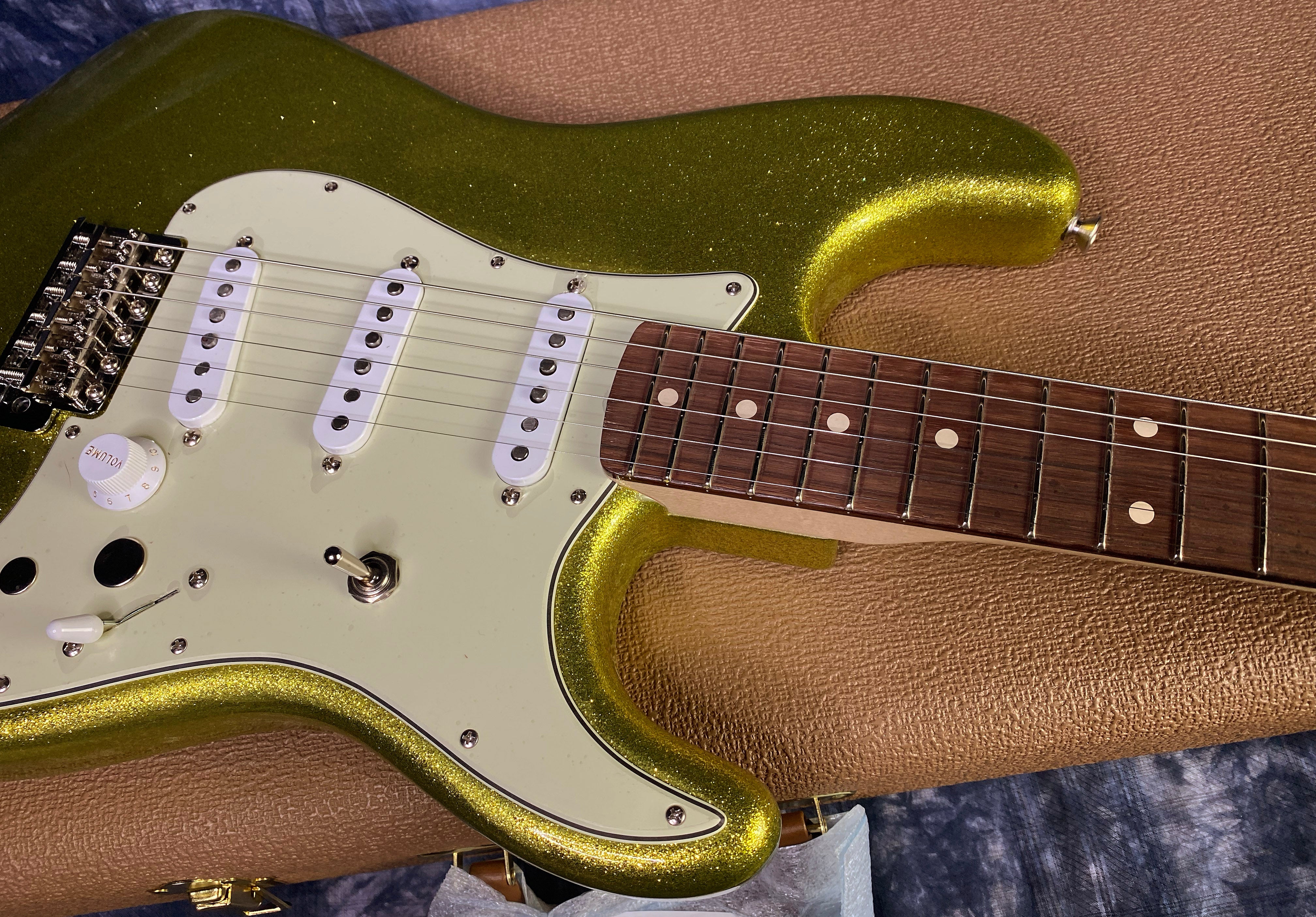 NEW ! 2024 Fender Custom Shop Dick Dale Stratocaster - NOS - Chartreuse Sparkle - 7.7 lbs Authorized Dealer! SAVE BIG! - G03056