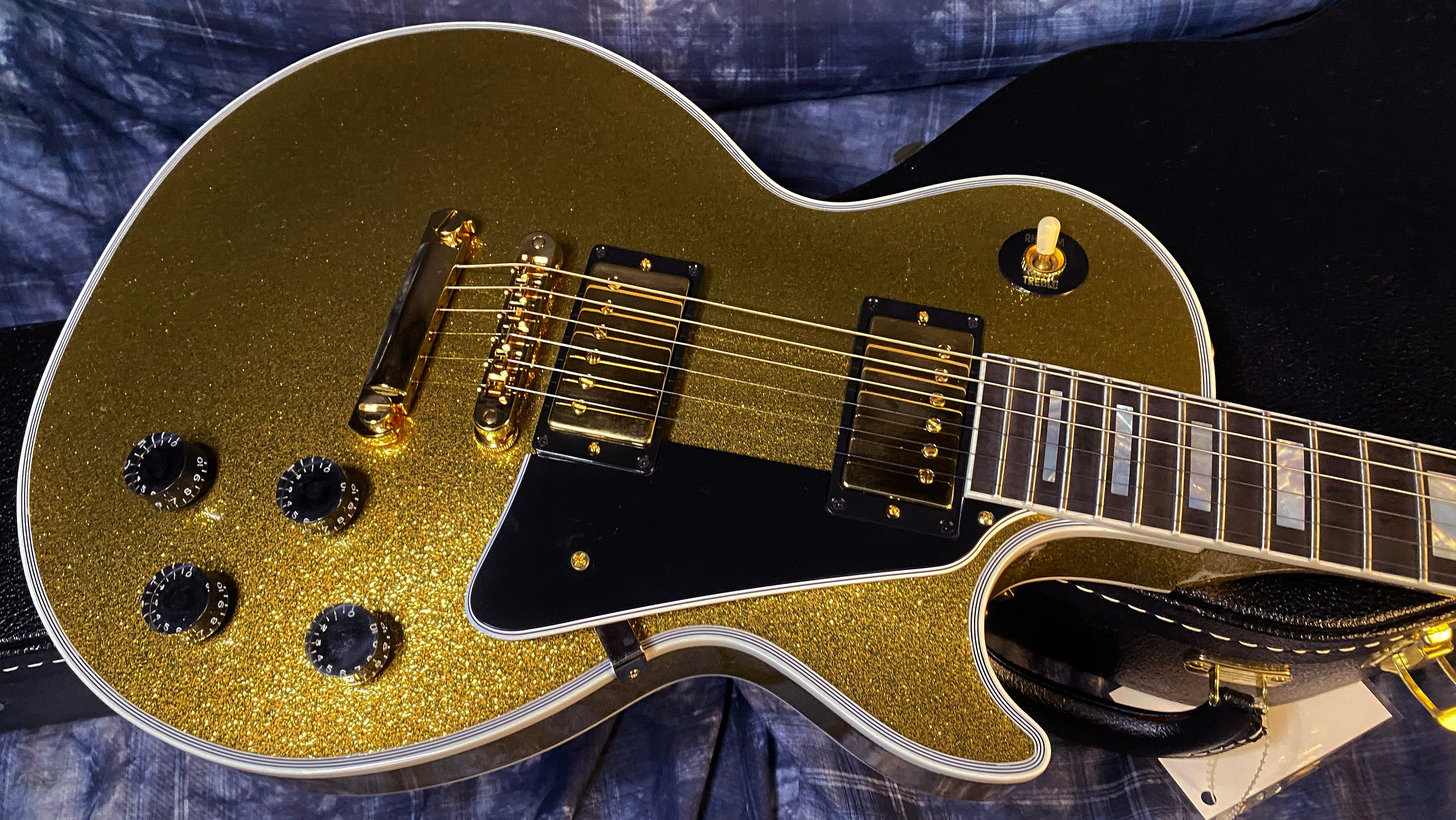 NEW! 2024 Gibson Dealer Select Custom Ordered Custom Shop Les Paul Custom - Large Flake Gold Sparkle - Authorized Dealer - 10.1 lbs - G03331