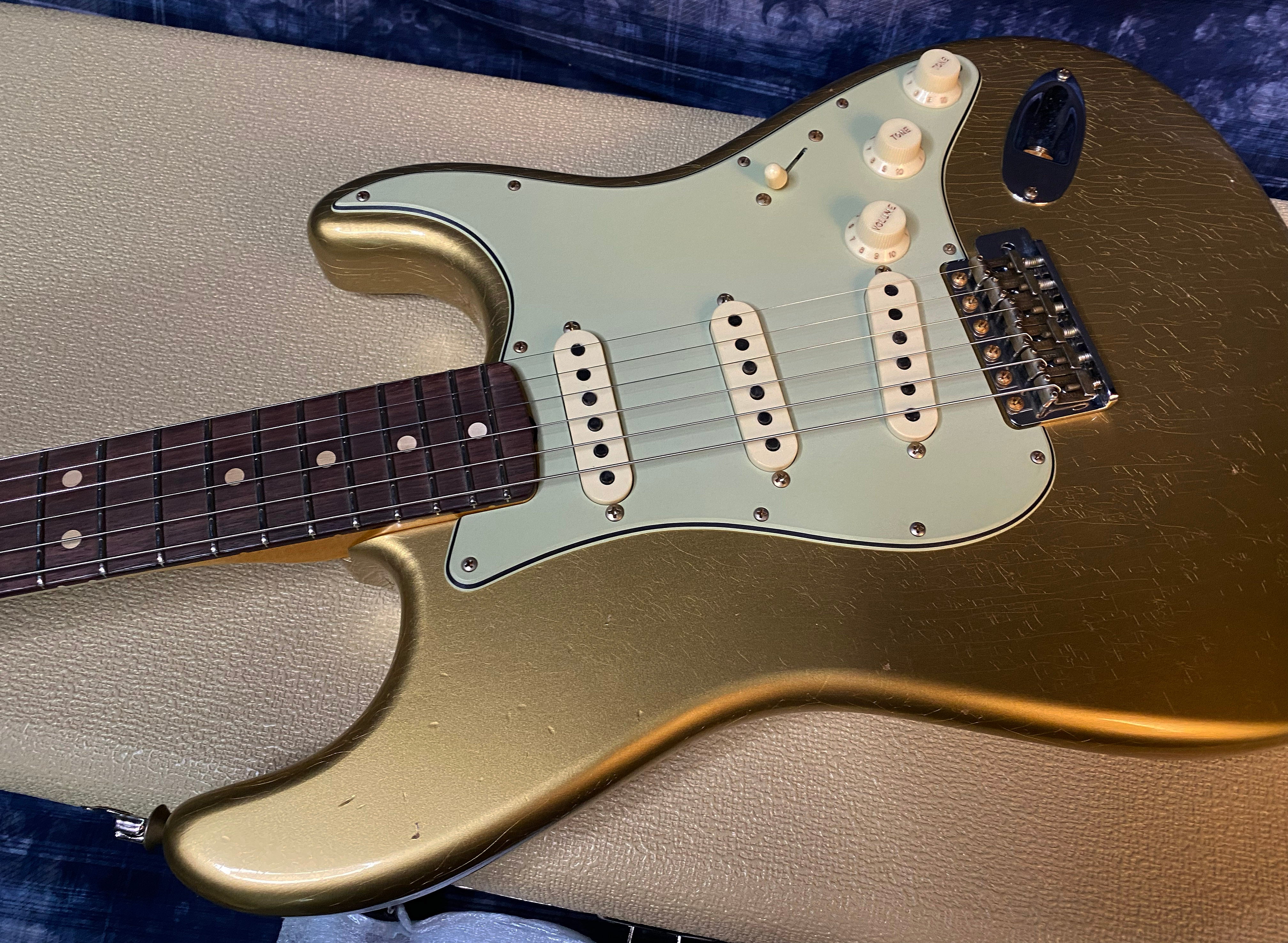 NEW! 2024 Fender #144 Limited Edition '63 Stratocaster Journeyman Relic - Aged Aztec Gold - 8 lbs - Authorized Dealer - Serial #CZ579796