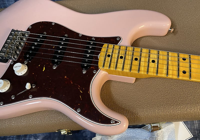 NEW ! 2024 Fender Custom Shop ' 62 Stratocaster Bizarre Guitar Exclusive Flamethrower - Super Limited Edition - Shell Pink - AAA Flamed Maple Neck - Authorized Dealer - G04057