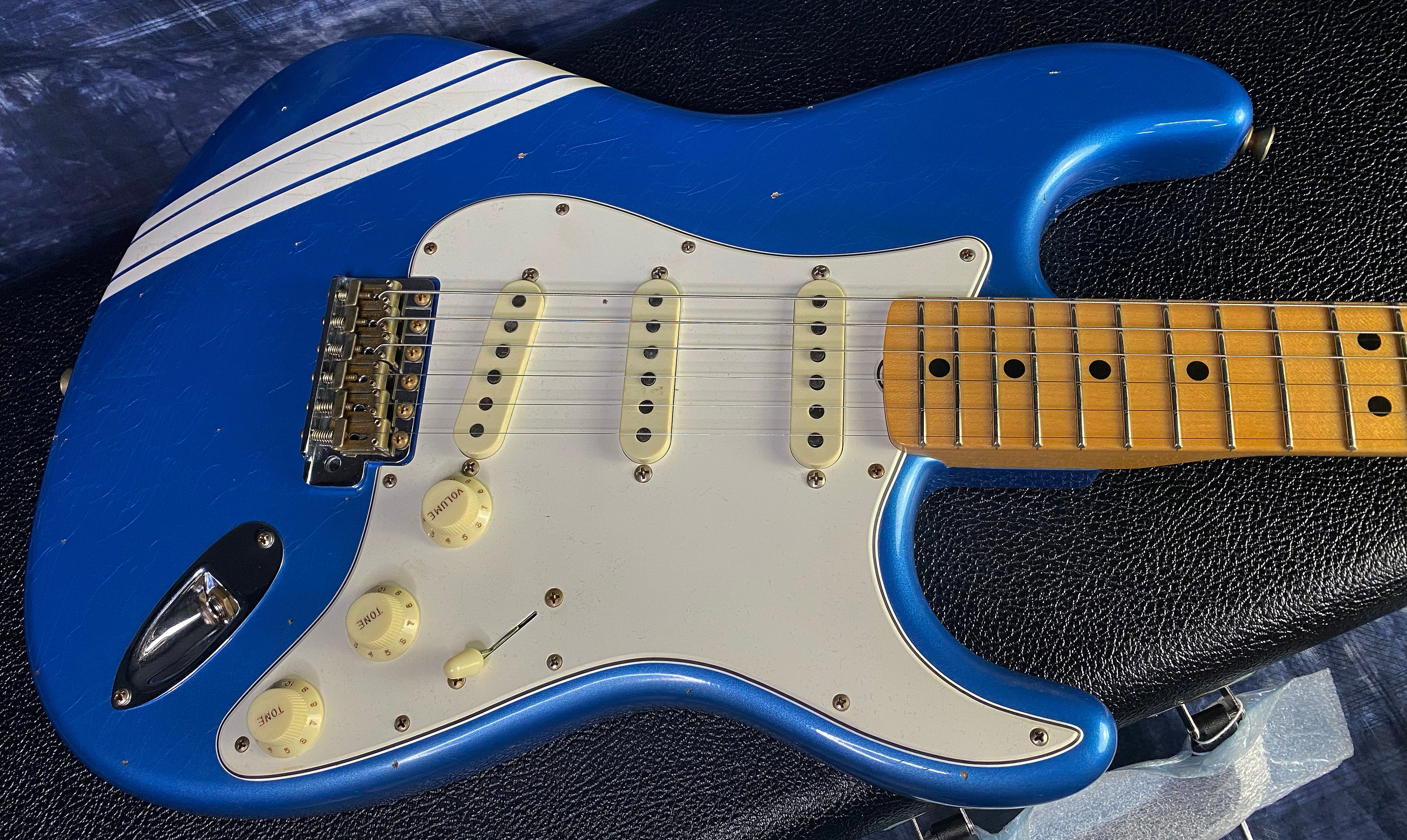 NEW ! 2024 Fender Custom Shop LTD '69 Stratocaster Journeyman Relic Limited Edition - Lake Placid Blue with White Competition Racing Stripes - Authorized Dealer - 7.6 lbs - G03072