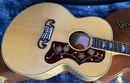 BRAND NEW ! 2024 Gibson SJ-200 J-200 Original Antique Natural 4.9 lbs - Authorized Dealer - Beautifully Flamed Back & Neck! G03158