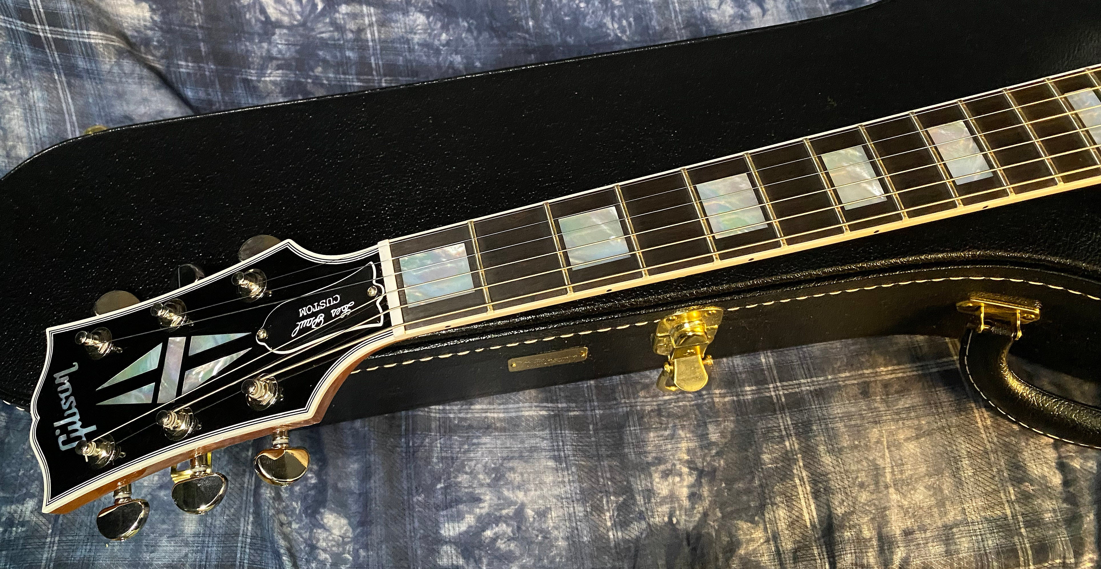 BRAND NEW! 2024 Gibson Dealer Select Custom Shop Les Paul Custom AAAAA Quilt - Transparent Pink - Authorized Dealer - WOW! 10 lbs - G03336