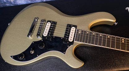 NEW! 2024 Gibson Victory Electric Guitar - Gold Mist Satin - Authorized Dealer - 6.65 lbs - G03568