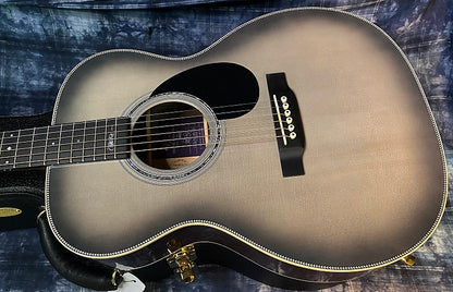 NEW! 2024 Martin OMJM John Mayer 20th Anniversary Acoustic-Electric Guitar - Platinum Gray Burst - Authorized Dealer - 4.4 lbs - G03973