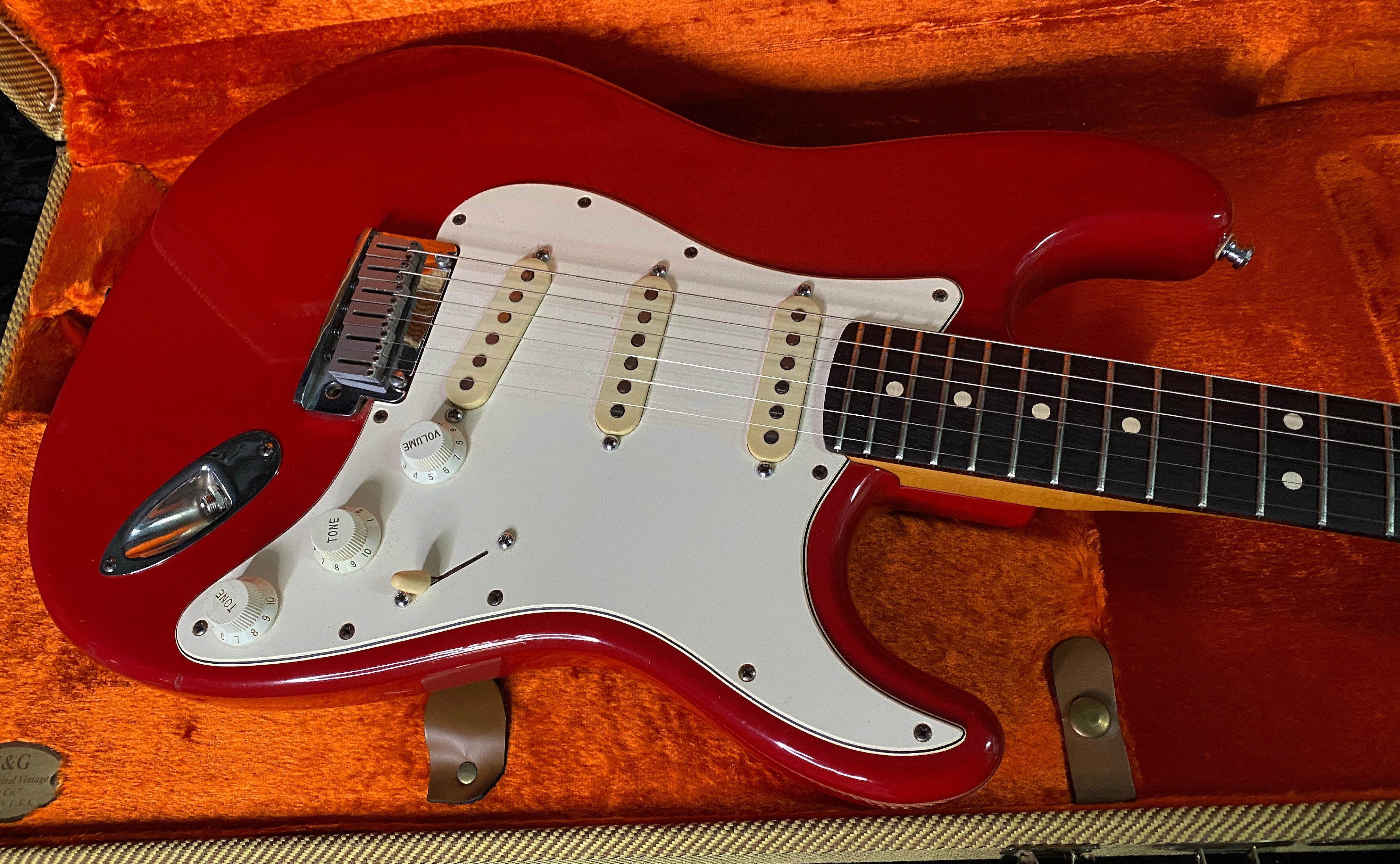 Vintage 1980's Fender USA Stratocaster - Dakota Red - 100% stock - Traded in from the original owner - 8.2 lbs - From our Vault! Serial # E426198