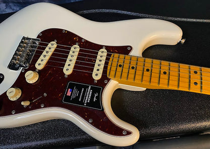 NEW! 2024 Fender American Pro II Stratocaster - Olympic White - Authorized Dealer - 7.65 lbs - G04083