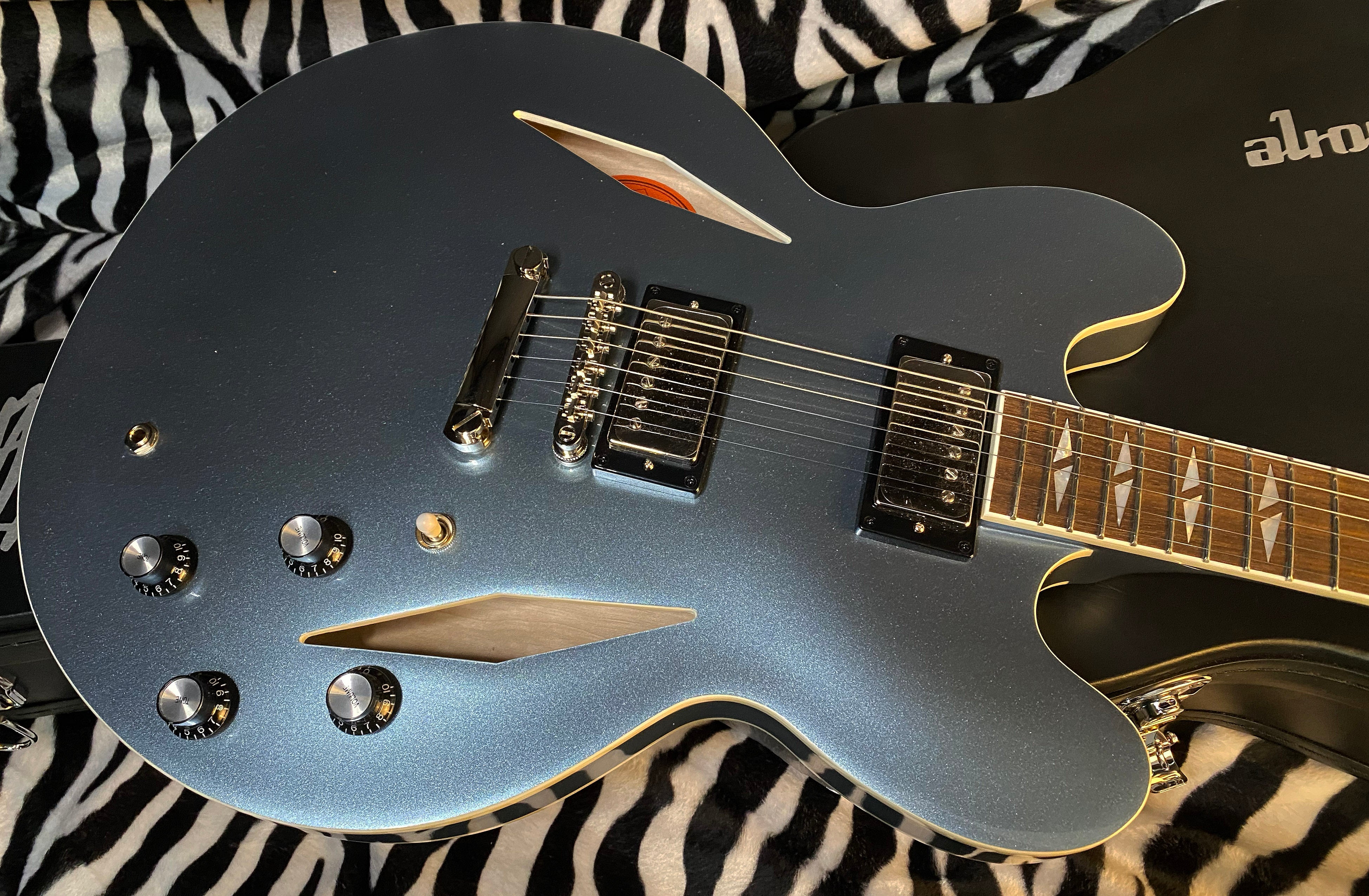 NEW ! 2024 Epiphone Dave Grohl DG-335 Semi-hollowbody Electric Guitar - Pelham Blue - In-Stock! - Authorized Dealer